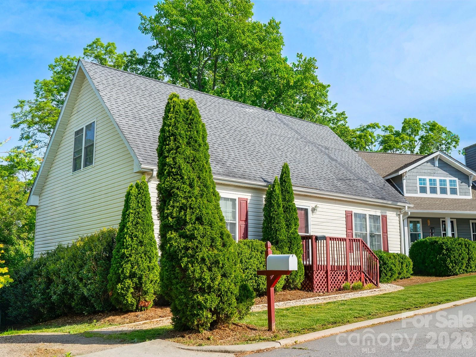 206 Courtland Place - Photo 2