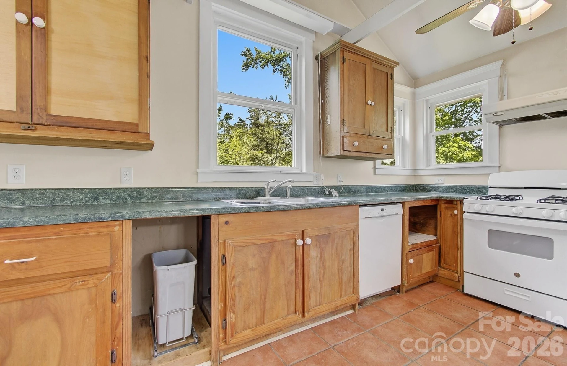 479 Saint Paul Road - Photo 19