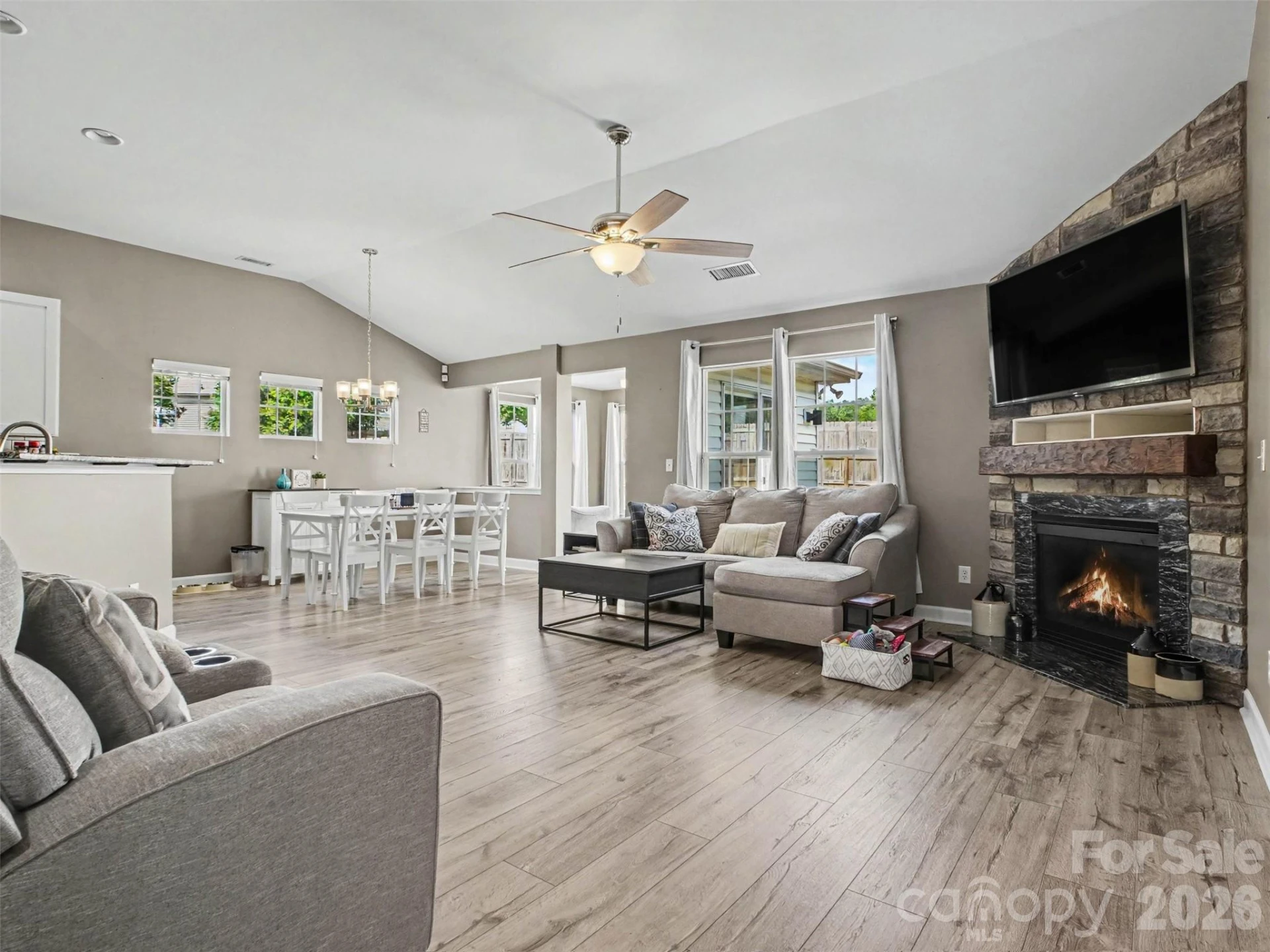 110 Humbold Place - Photo 2