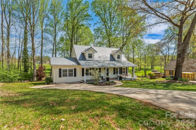 1548 Castell Lane