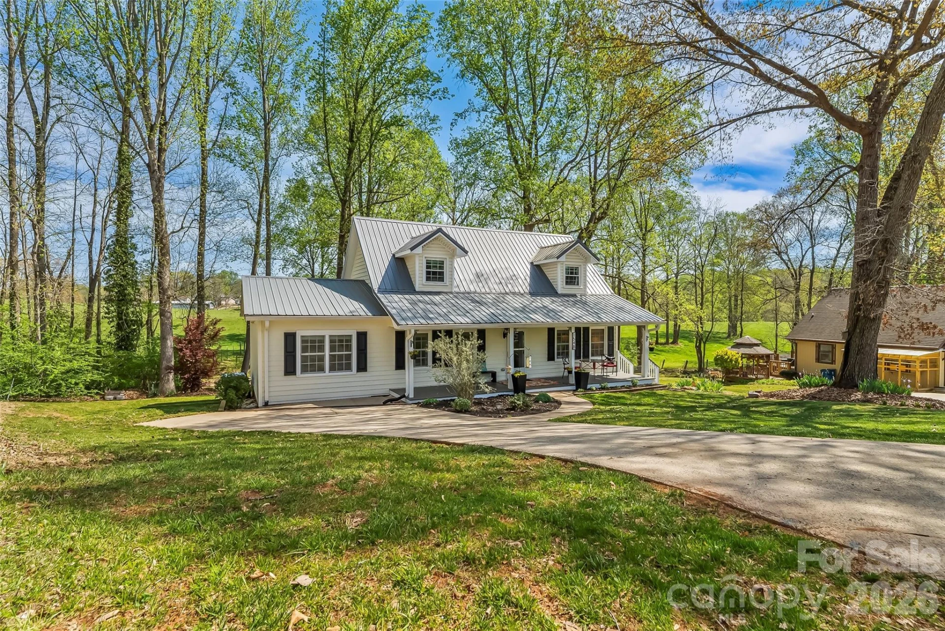1548 Castell Lane