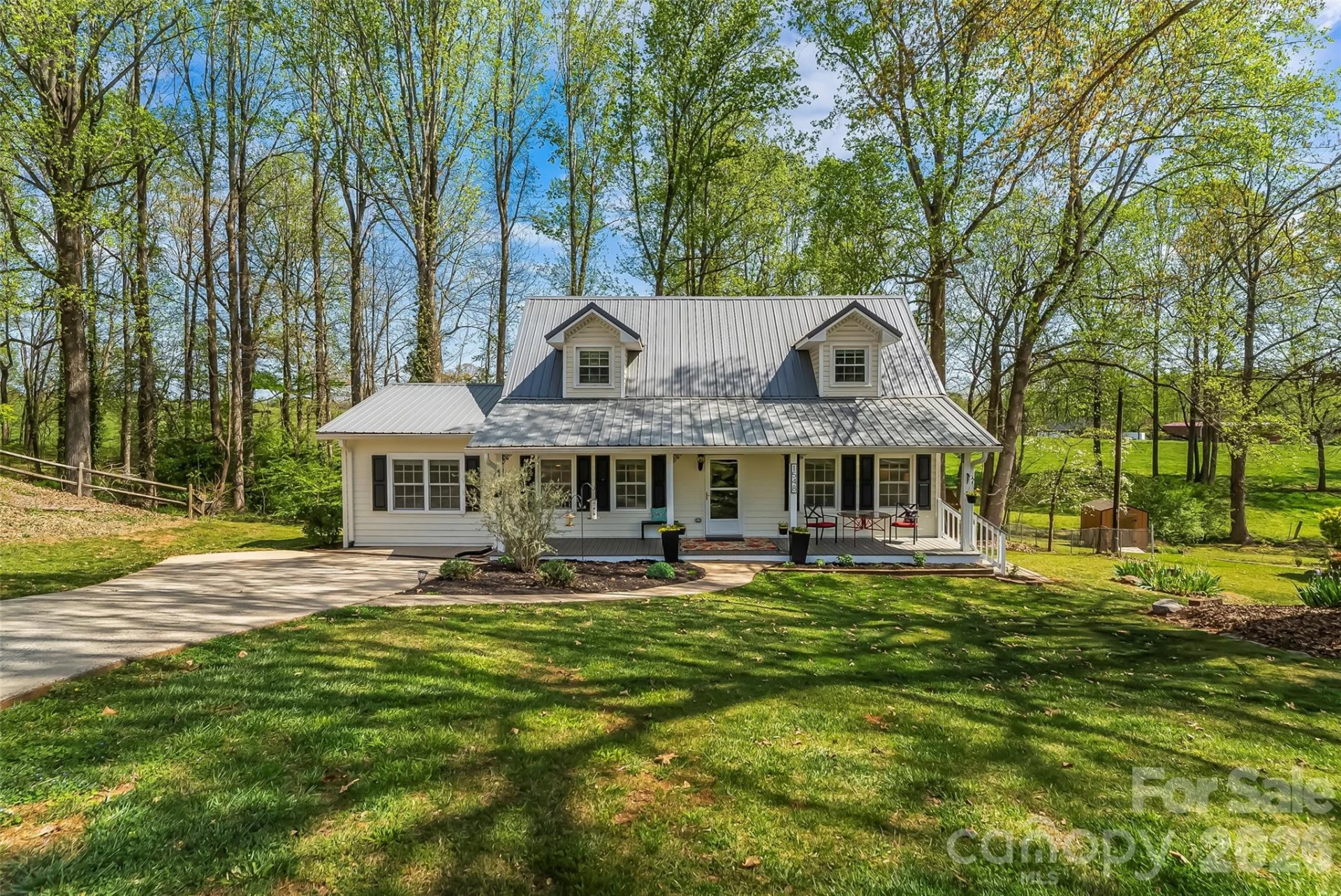 1548 Castell Lane - Photo 2