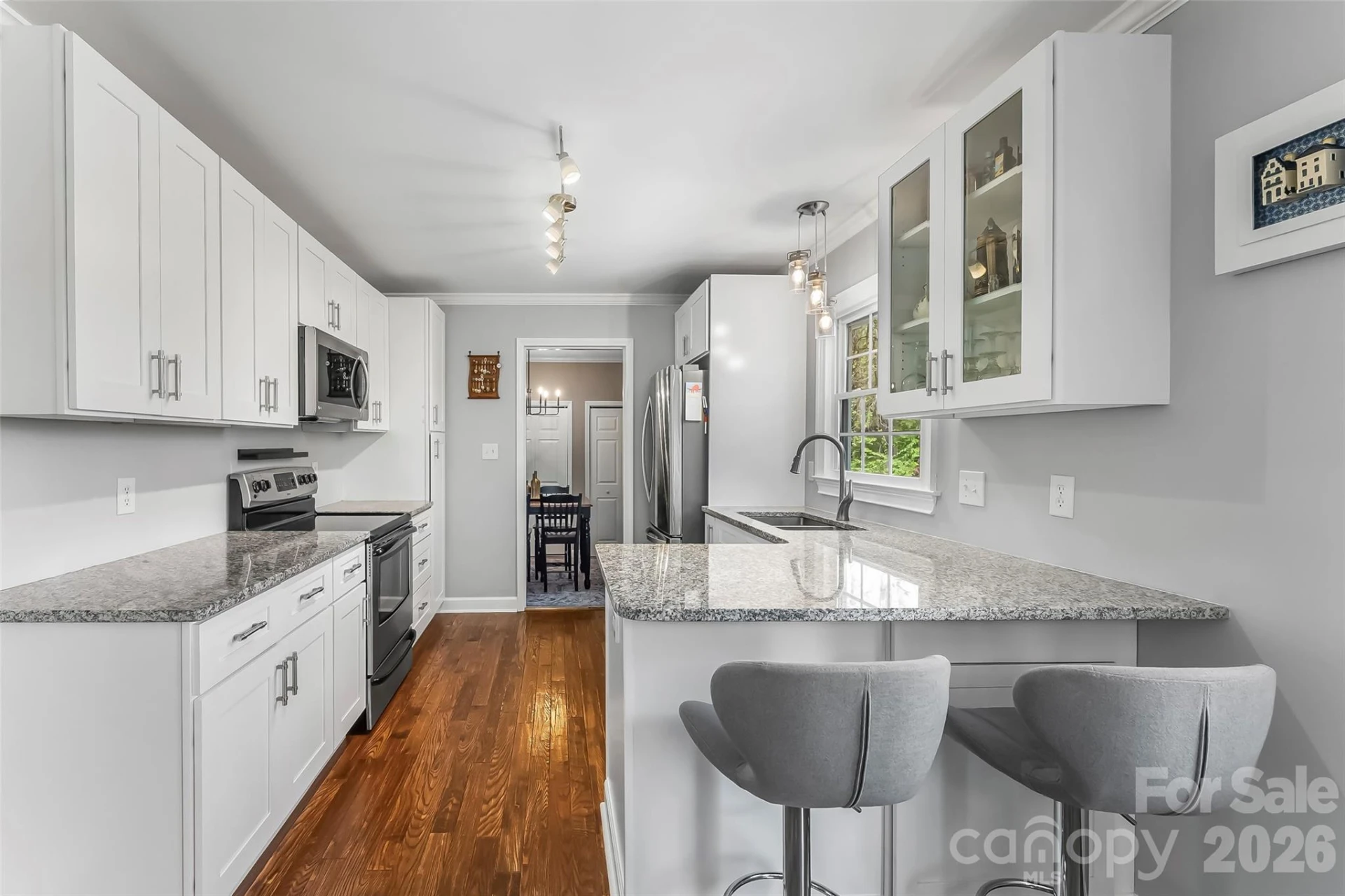 1548 Castell Lane - Photo 9
