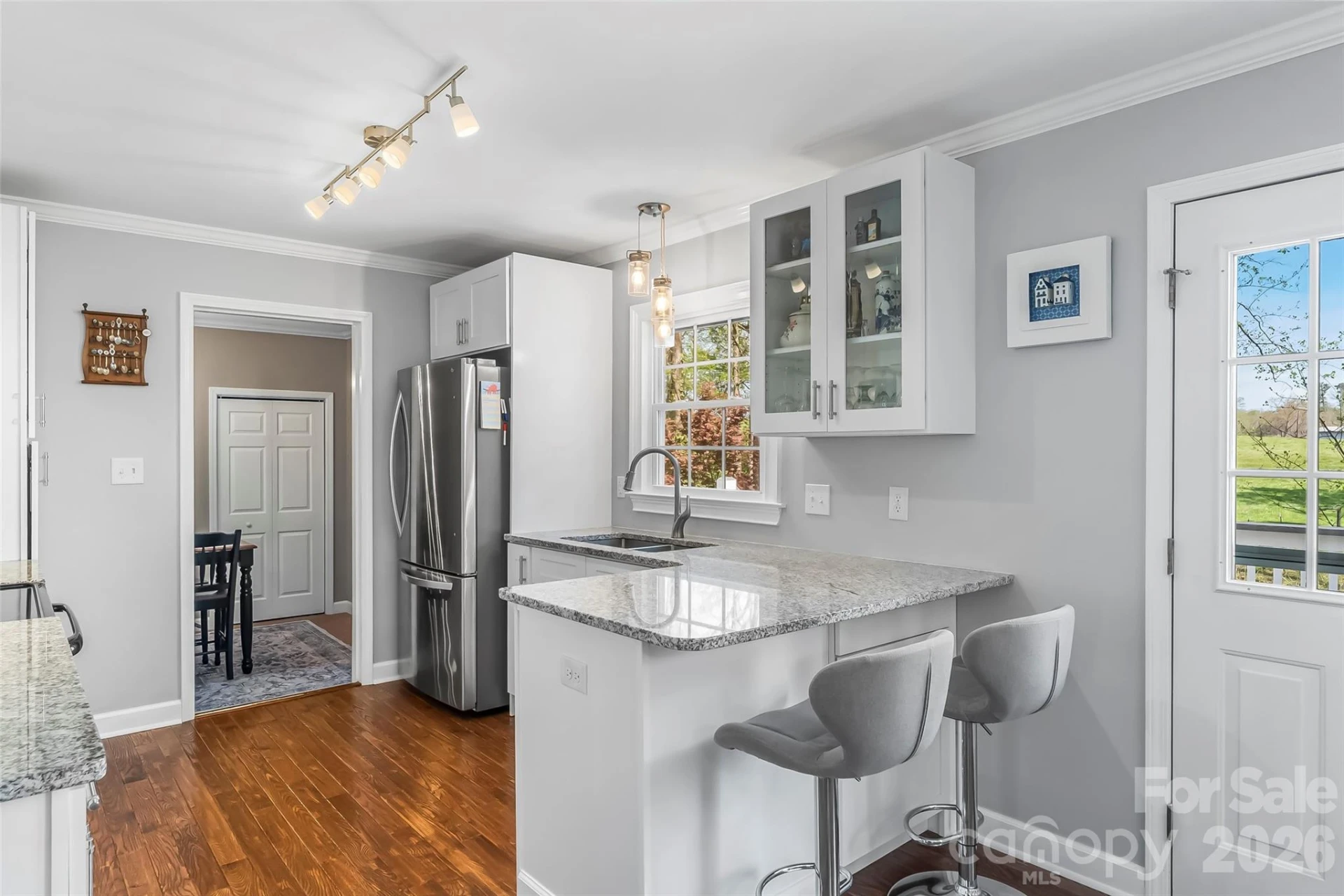 1548 Castell Lane - Photo 10