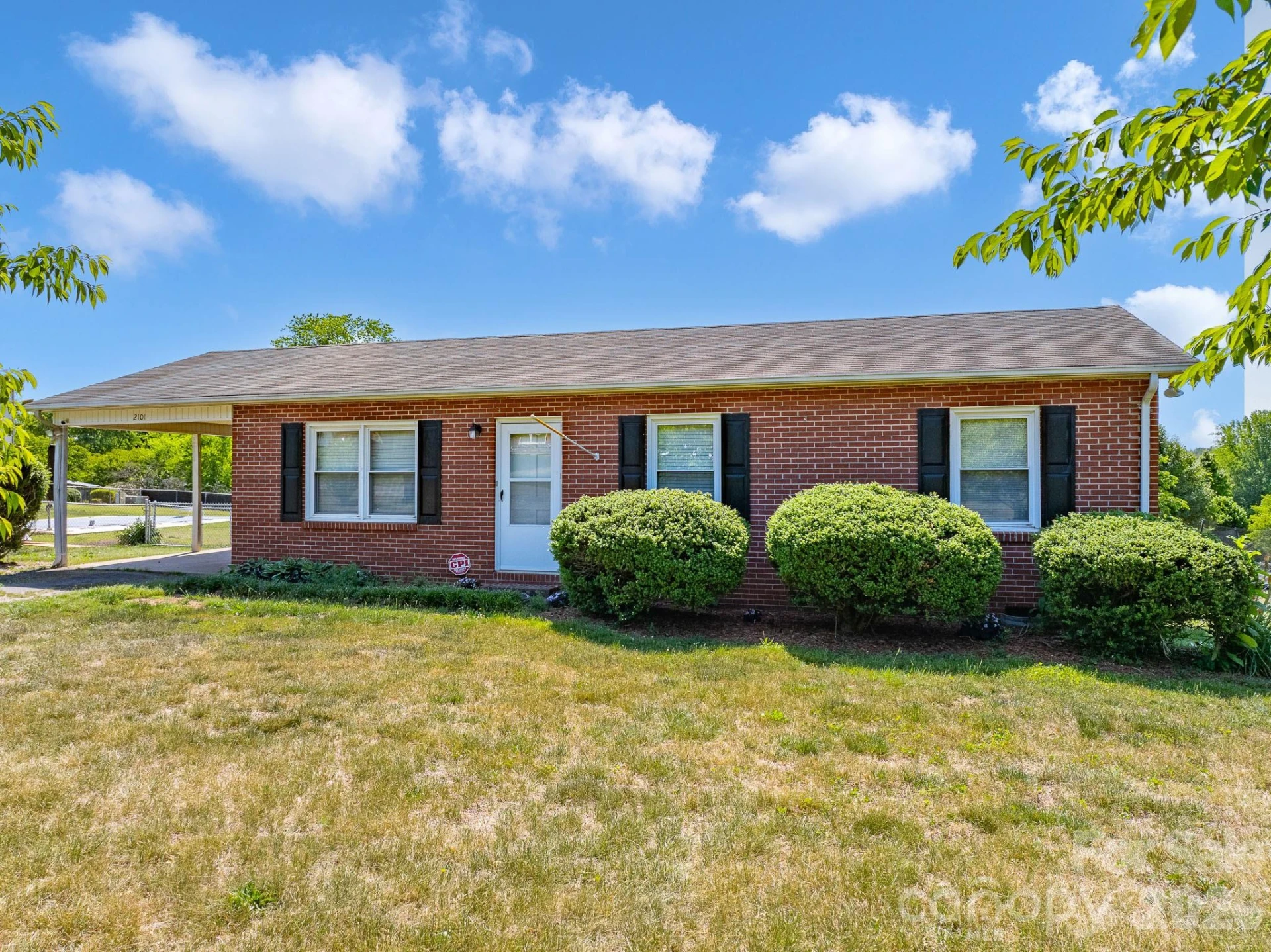 2101 LaMesa Court - Photo 2