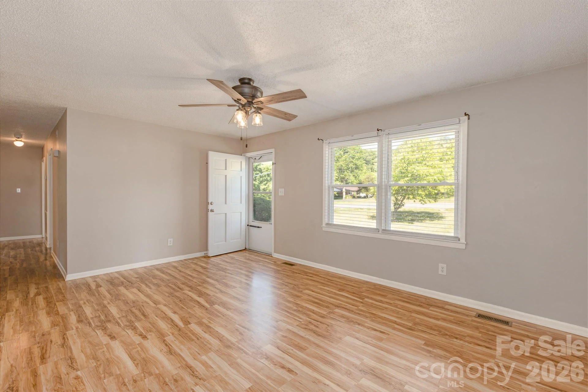 2101 LaMesa Court - Photo 6