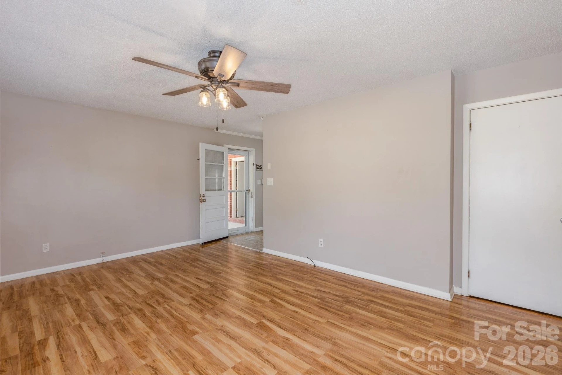 2101 LaMesa Court - Photo 7