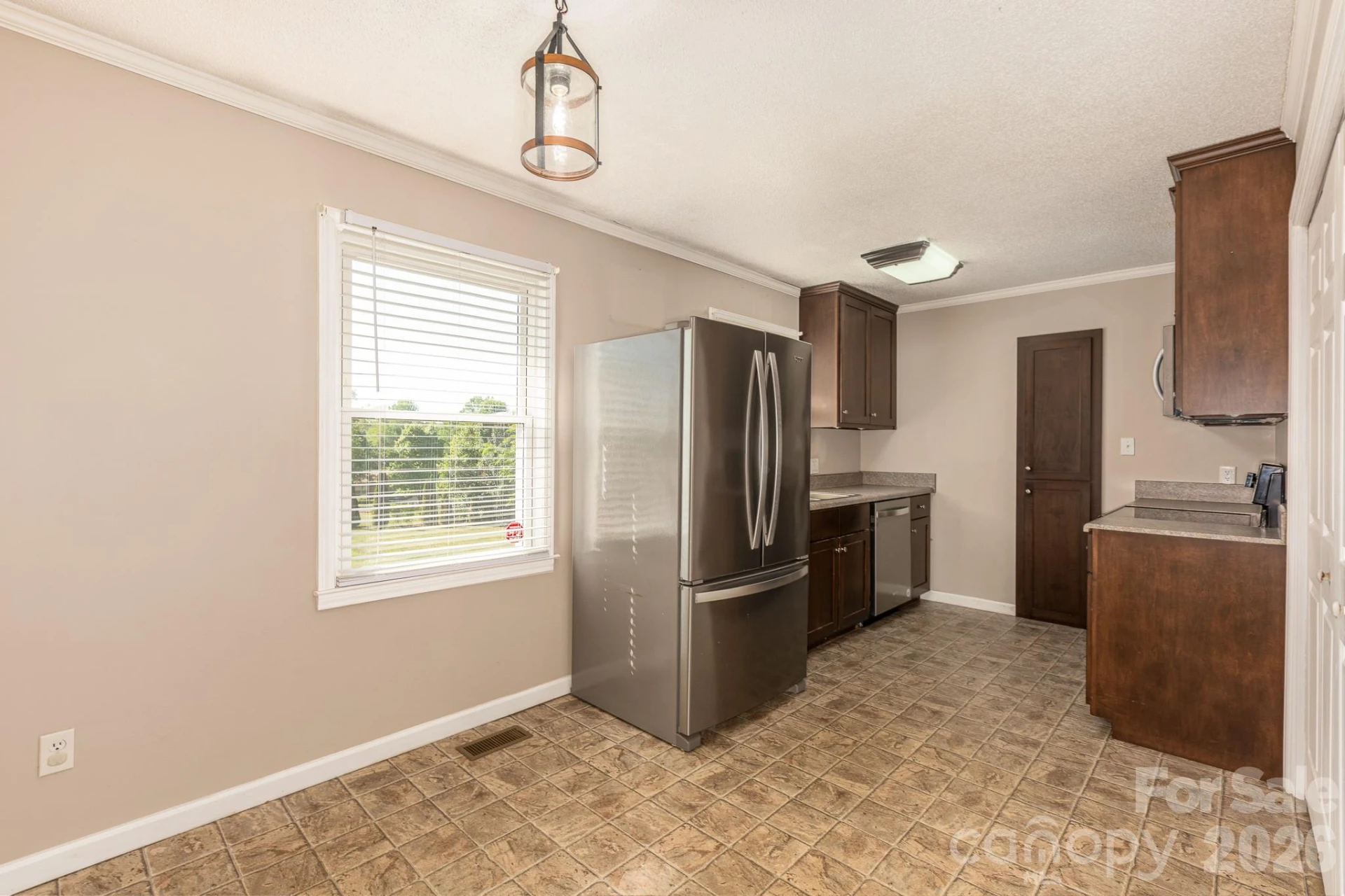 2101 LaMesa Court - Photo 8
