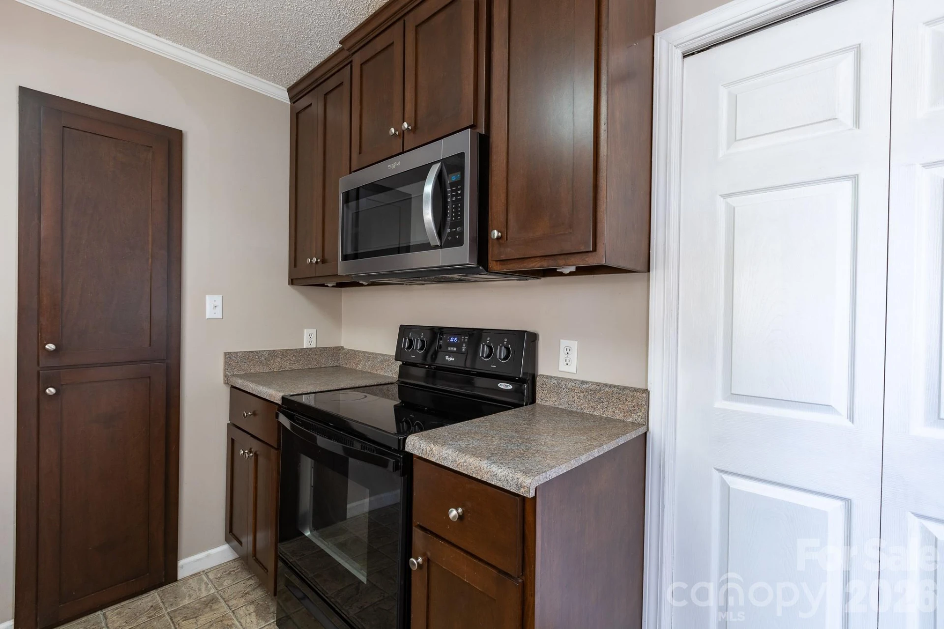 2101 LaMesa Court - Photo 9