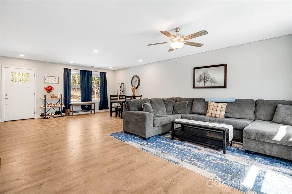 27 Old Pinner Place - Photo 4