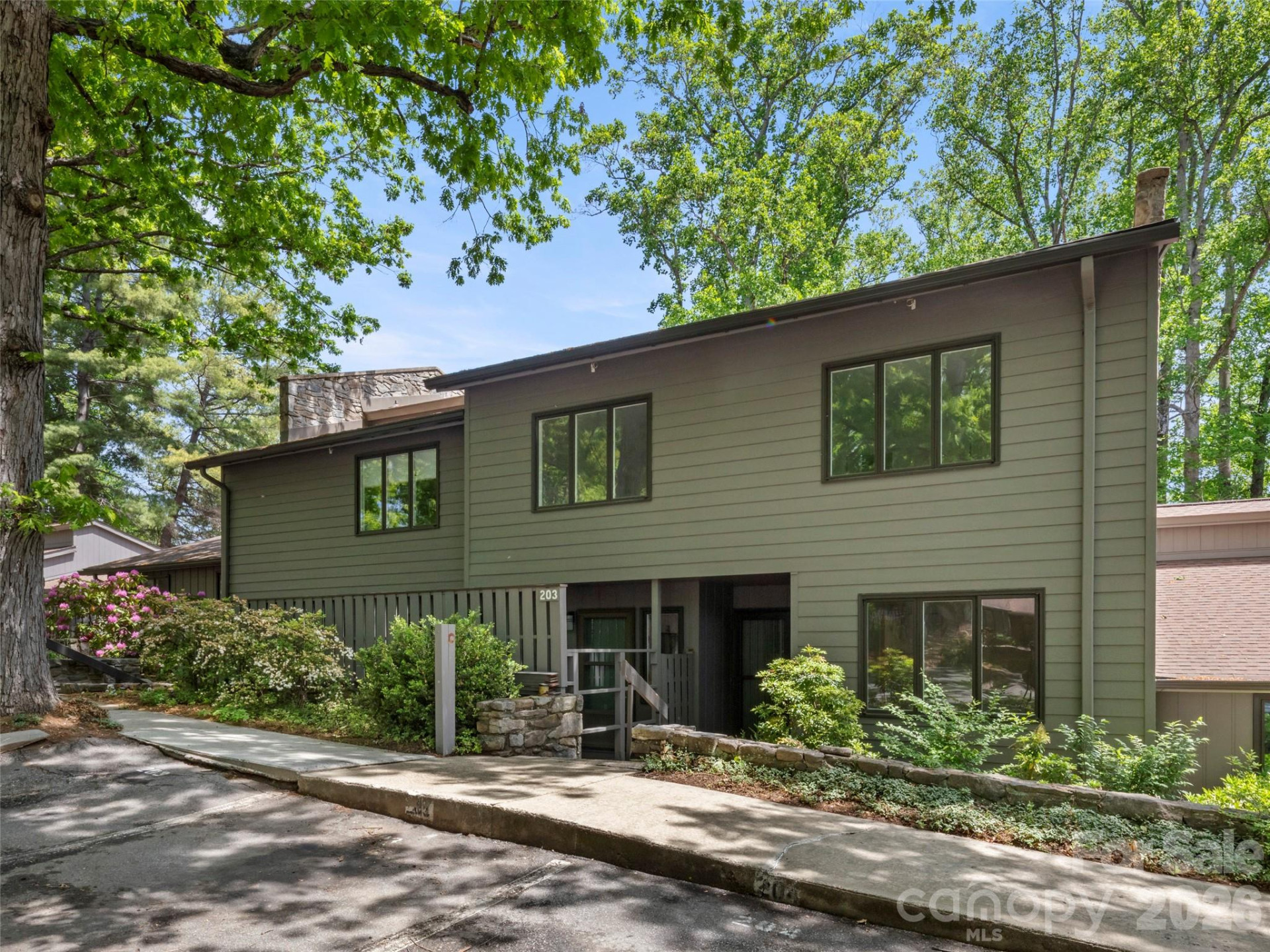 203 Crowfields Drive - Photo 2