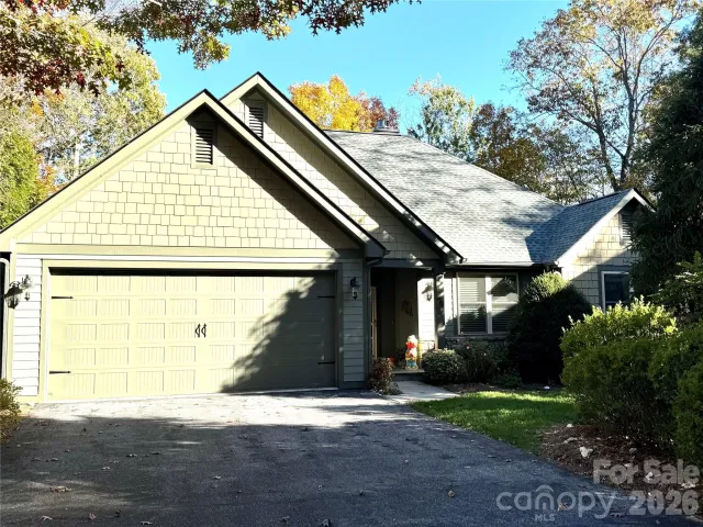 894 Dunroy Drive, Hendersonville, NC, 28739