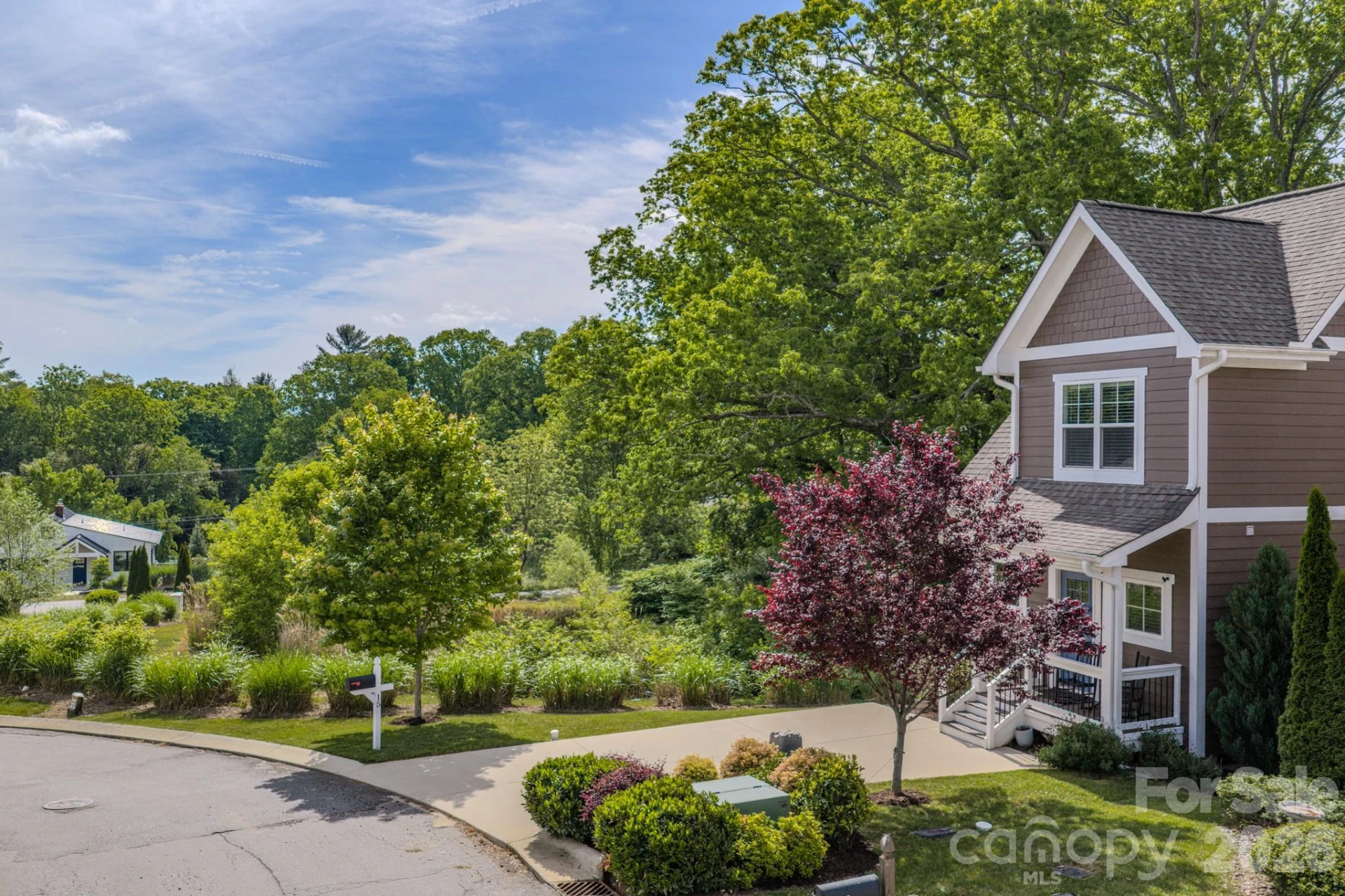 15 Tudor Way - Photo 2