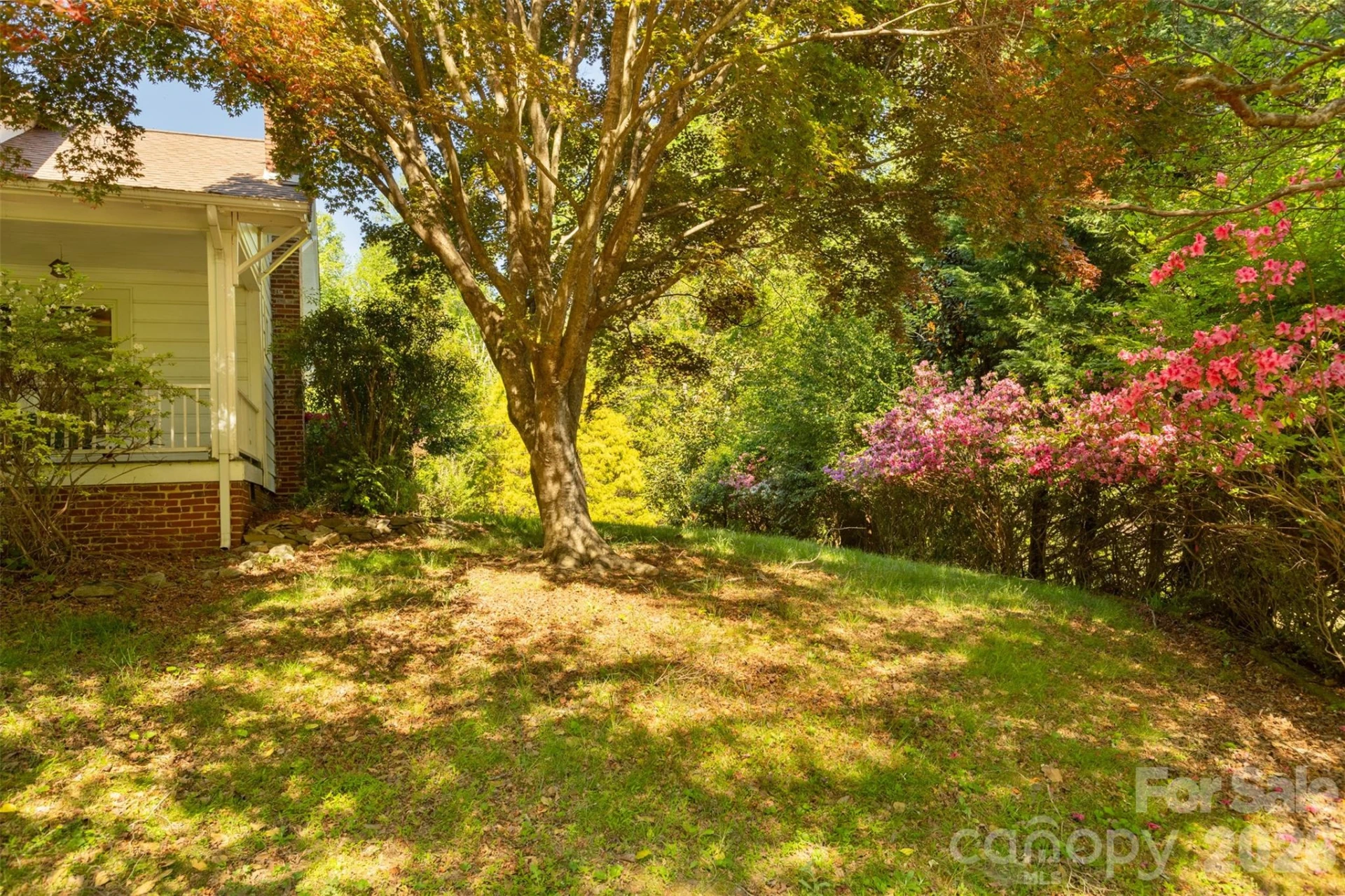 484 Yancey Road - Photo 3
