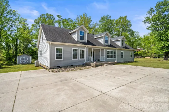 111 Robin Street, Hendersonville, NC, 28739