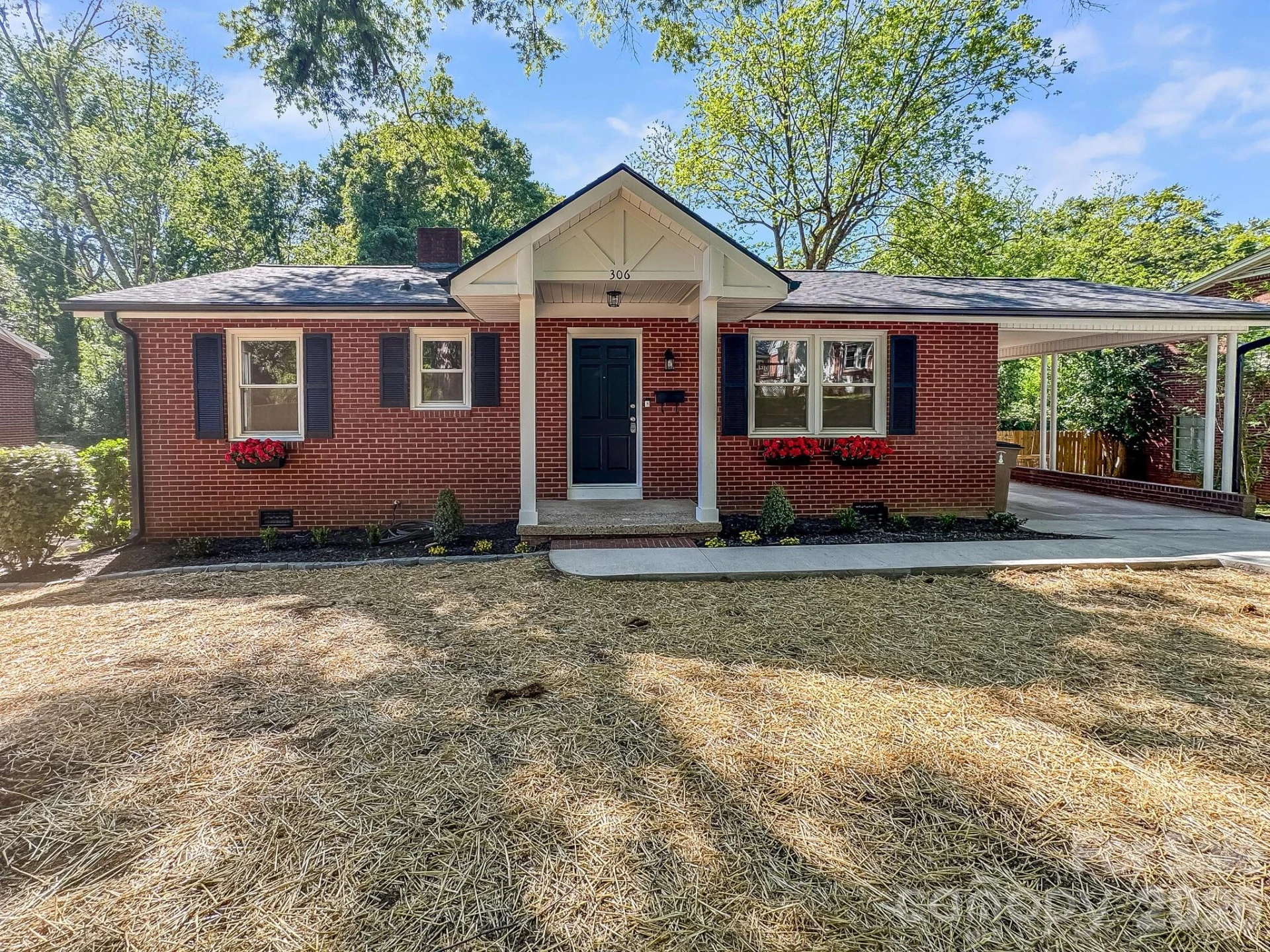 306 Whisnant Street - Photo 2