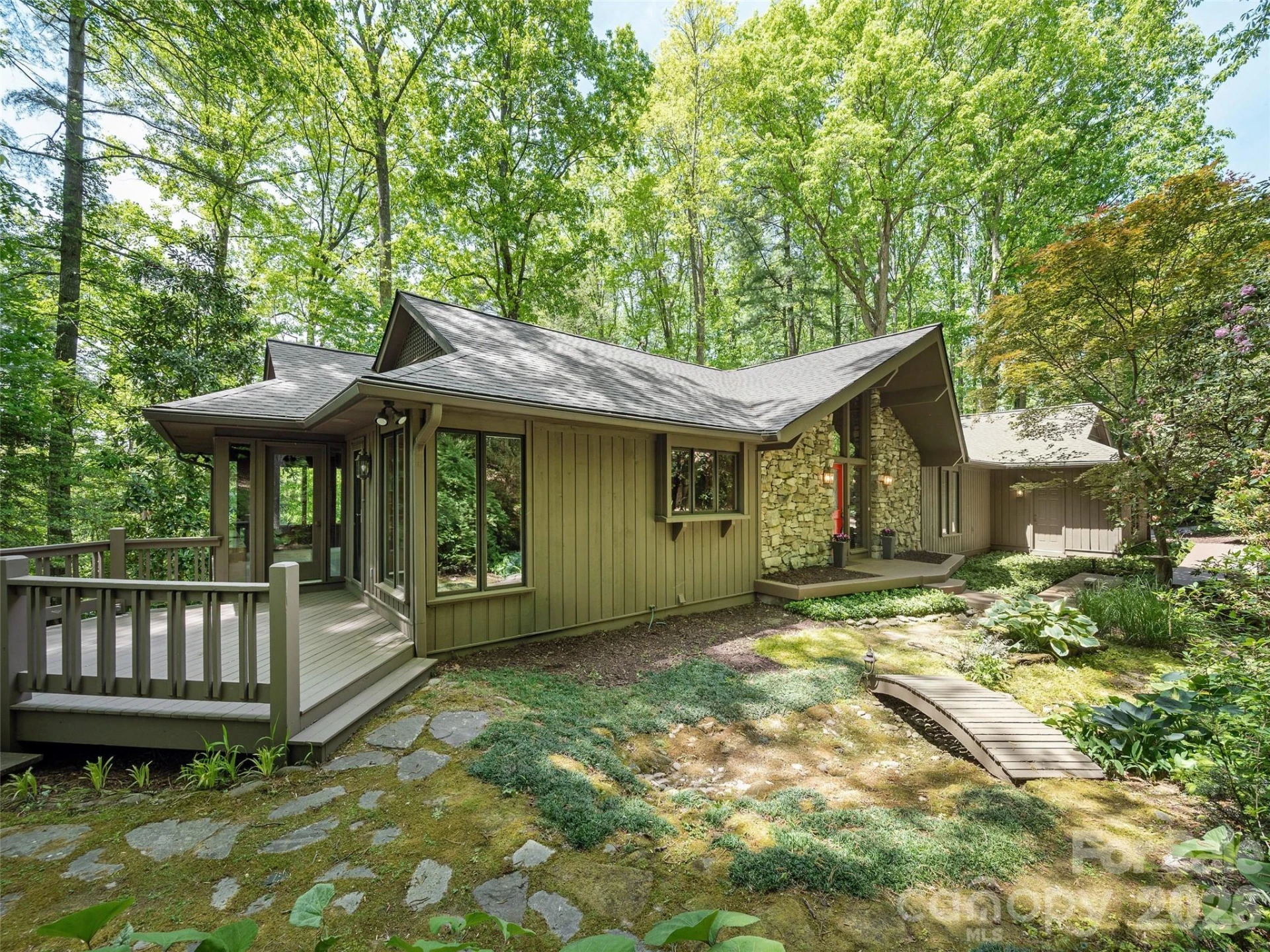 227 Estate Drive - Photo 2