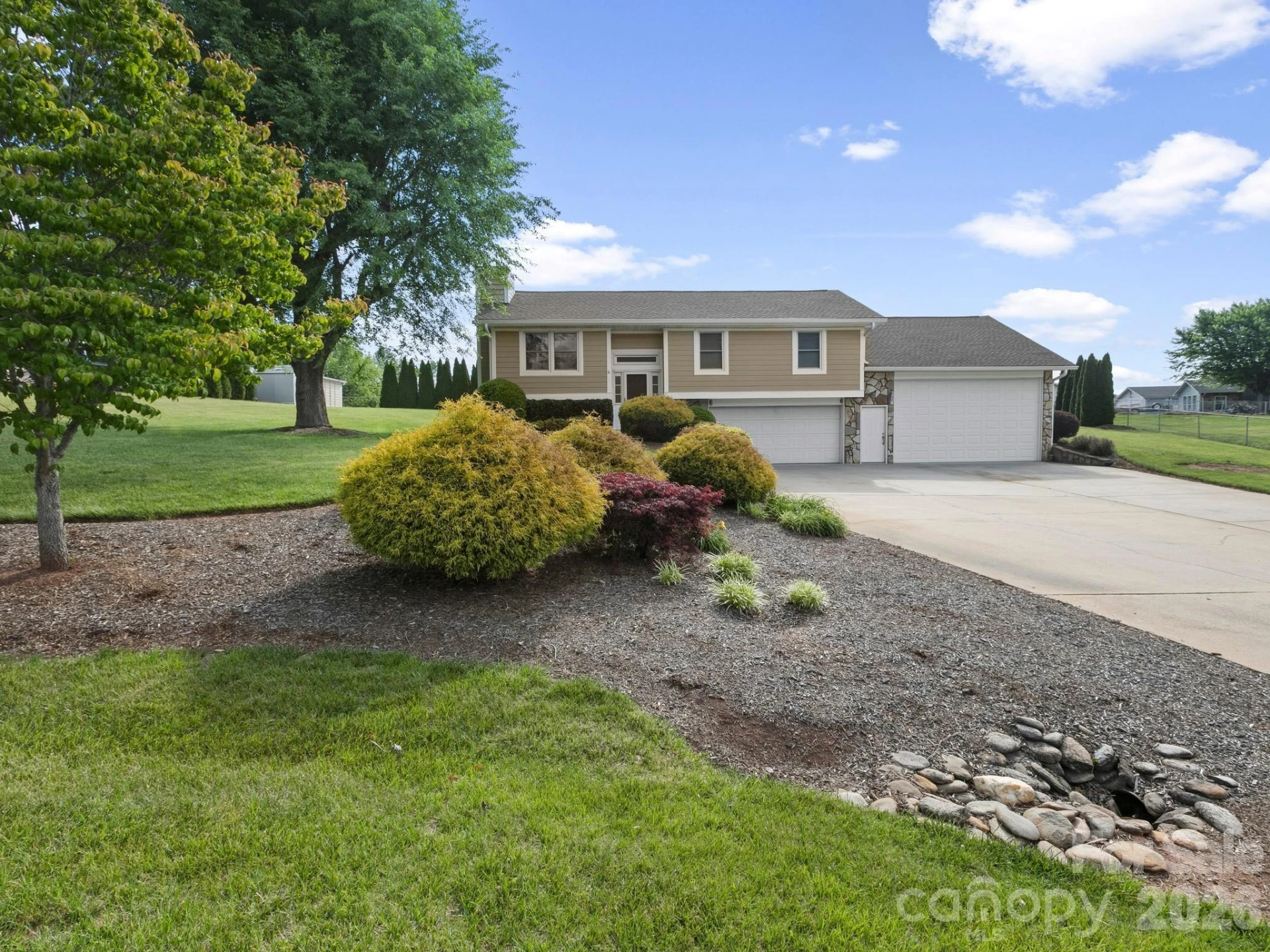 3 Fieldcrest Drive - Photo 2