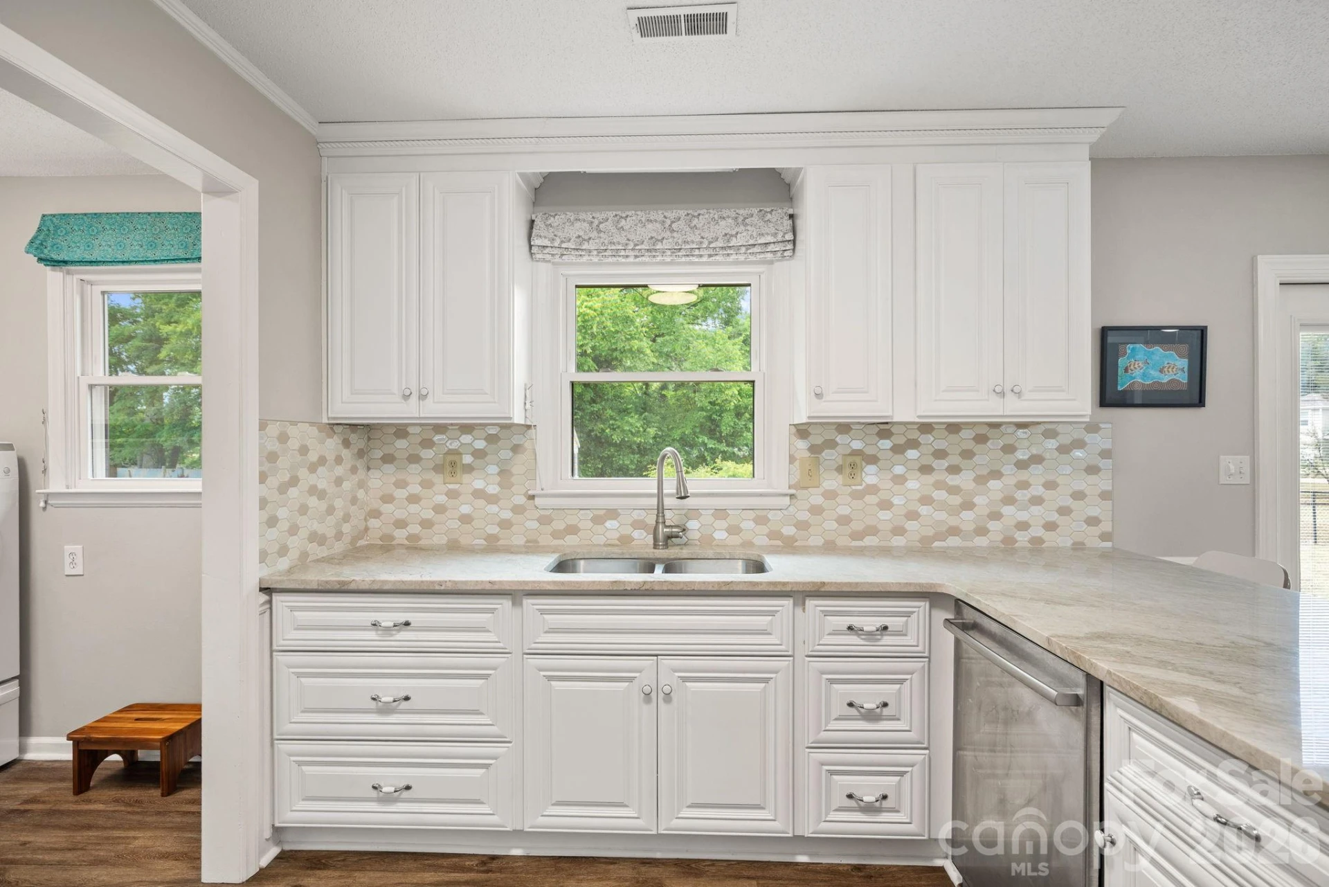 6131 Kinghurst Drive - Photo 11