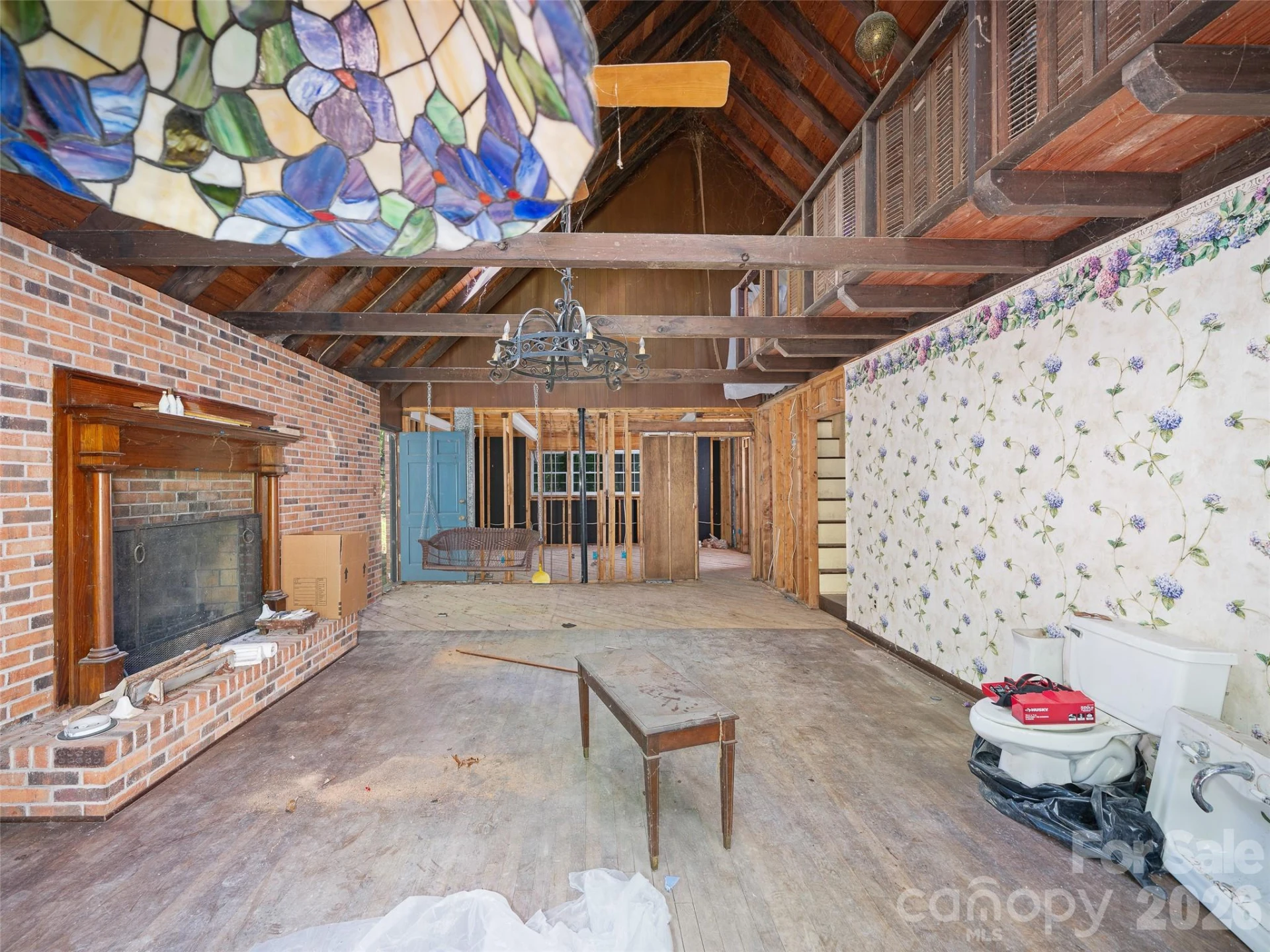 639 Hunter Street - Photo 2