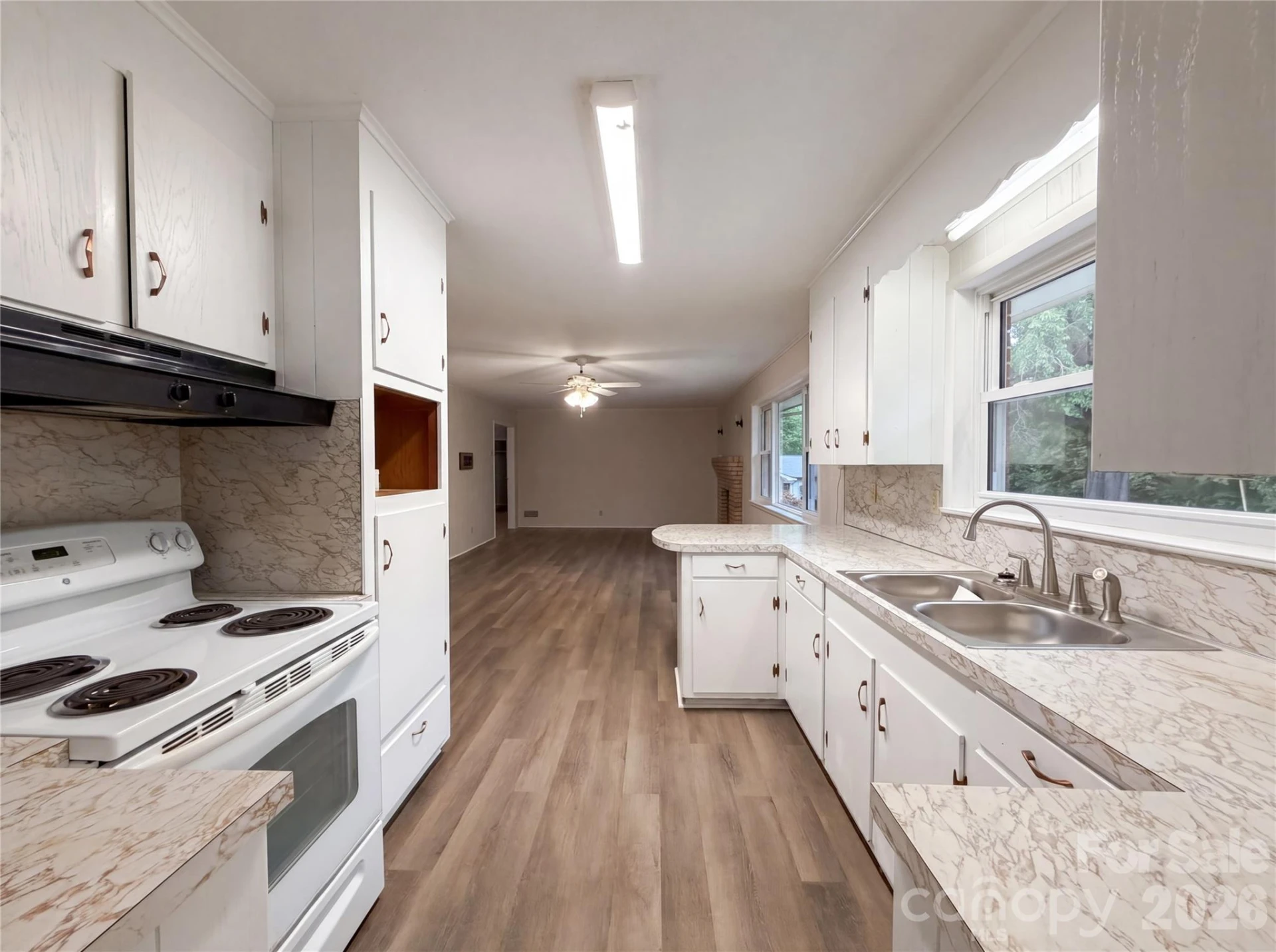 128 Greenview Drive - Photo 2