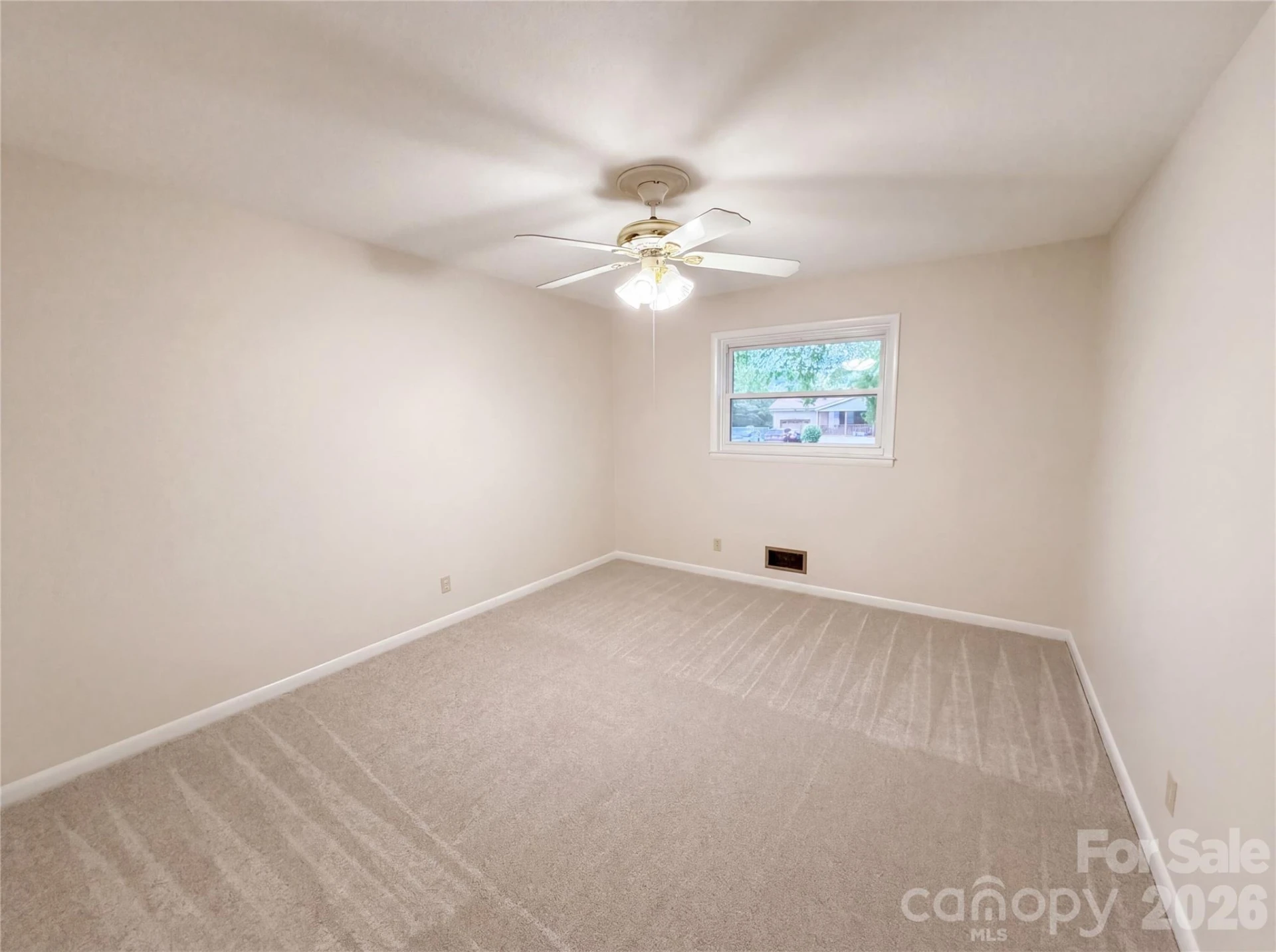 128 Greenview Drive - Photo 4