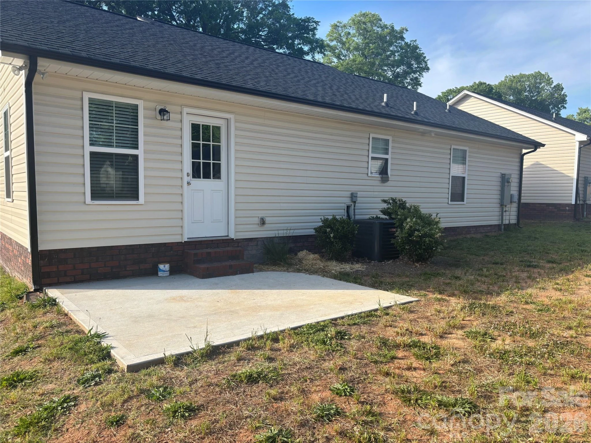 1014 Main Street - Photo 2
