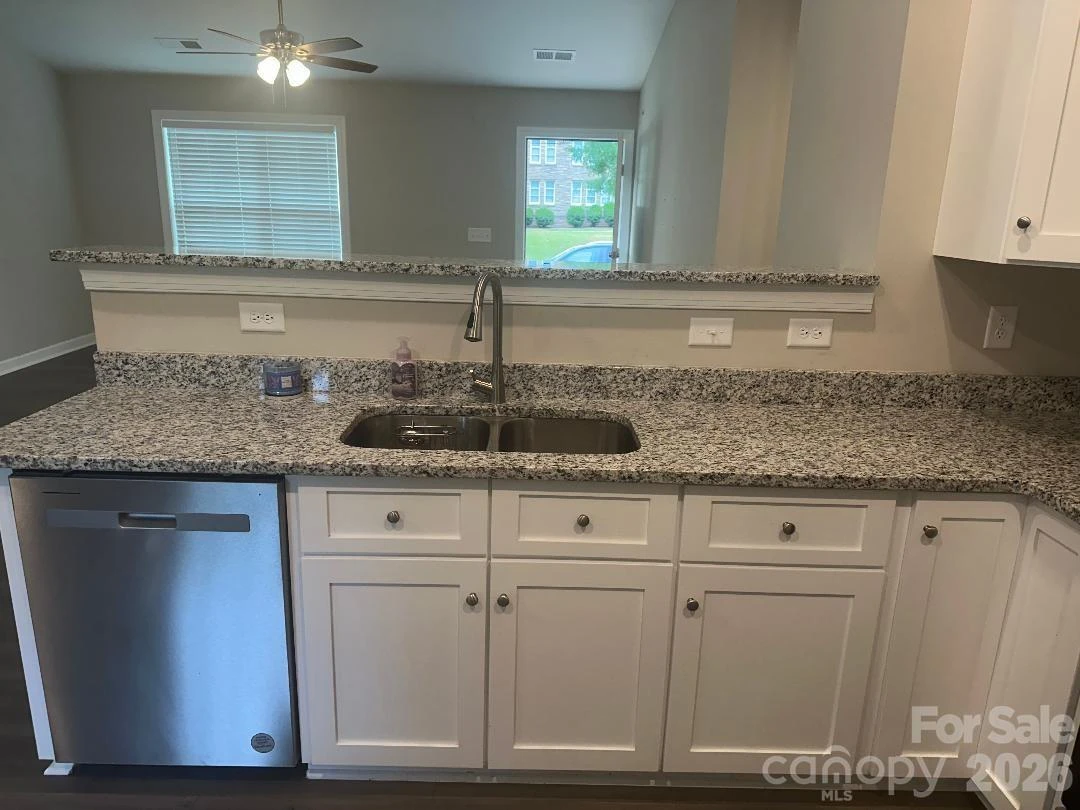 1014 Main Street - Photo 5