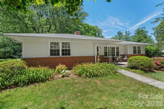 107 Appledore Avenue