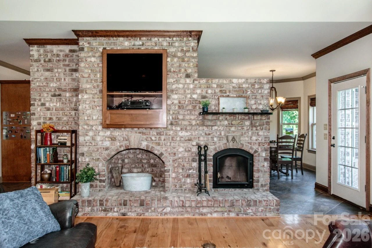 1345 Timberlane Terrace - Photo 6