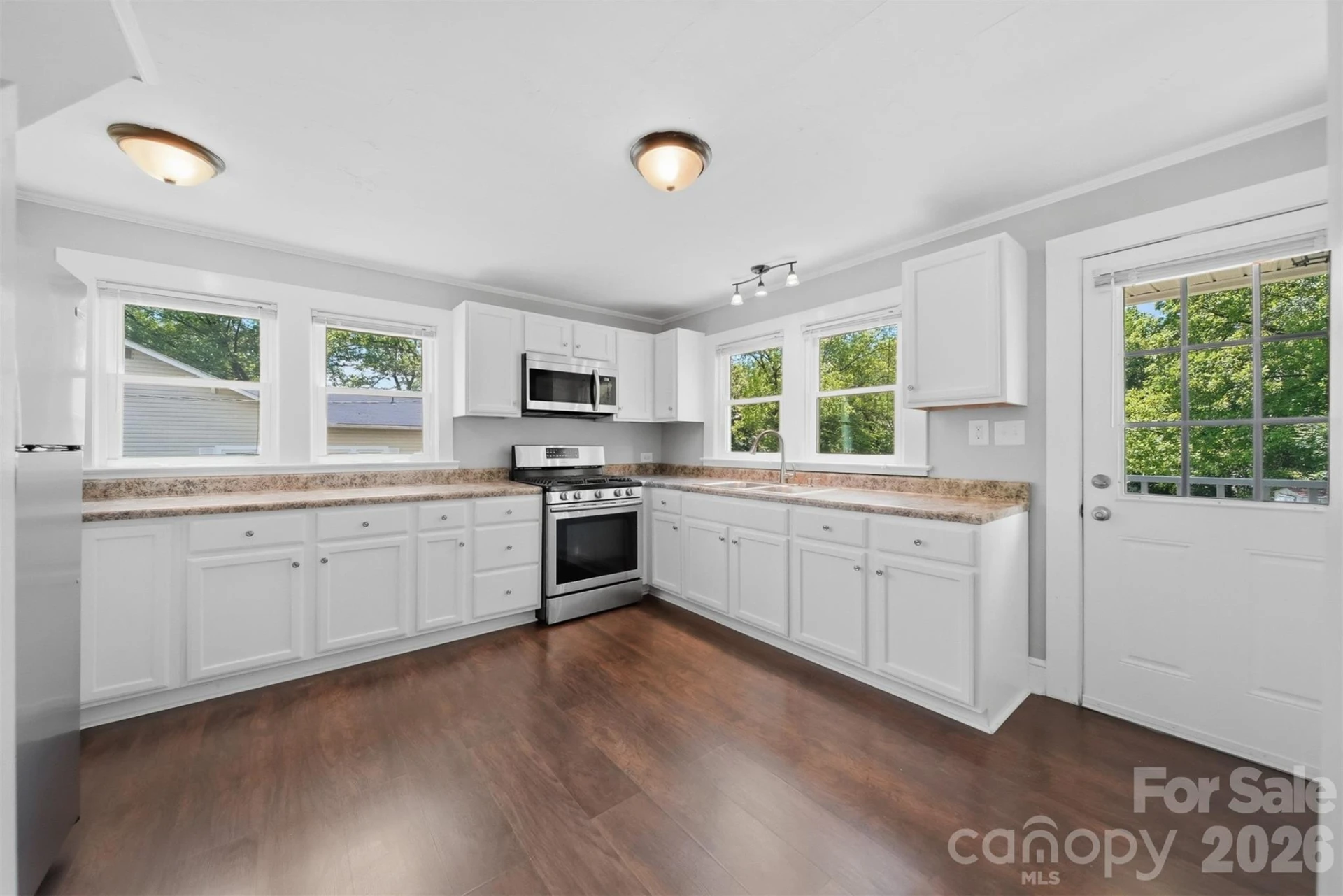 210 Valdese Drive - Photo 10
