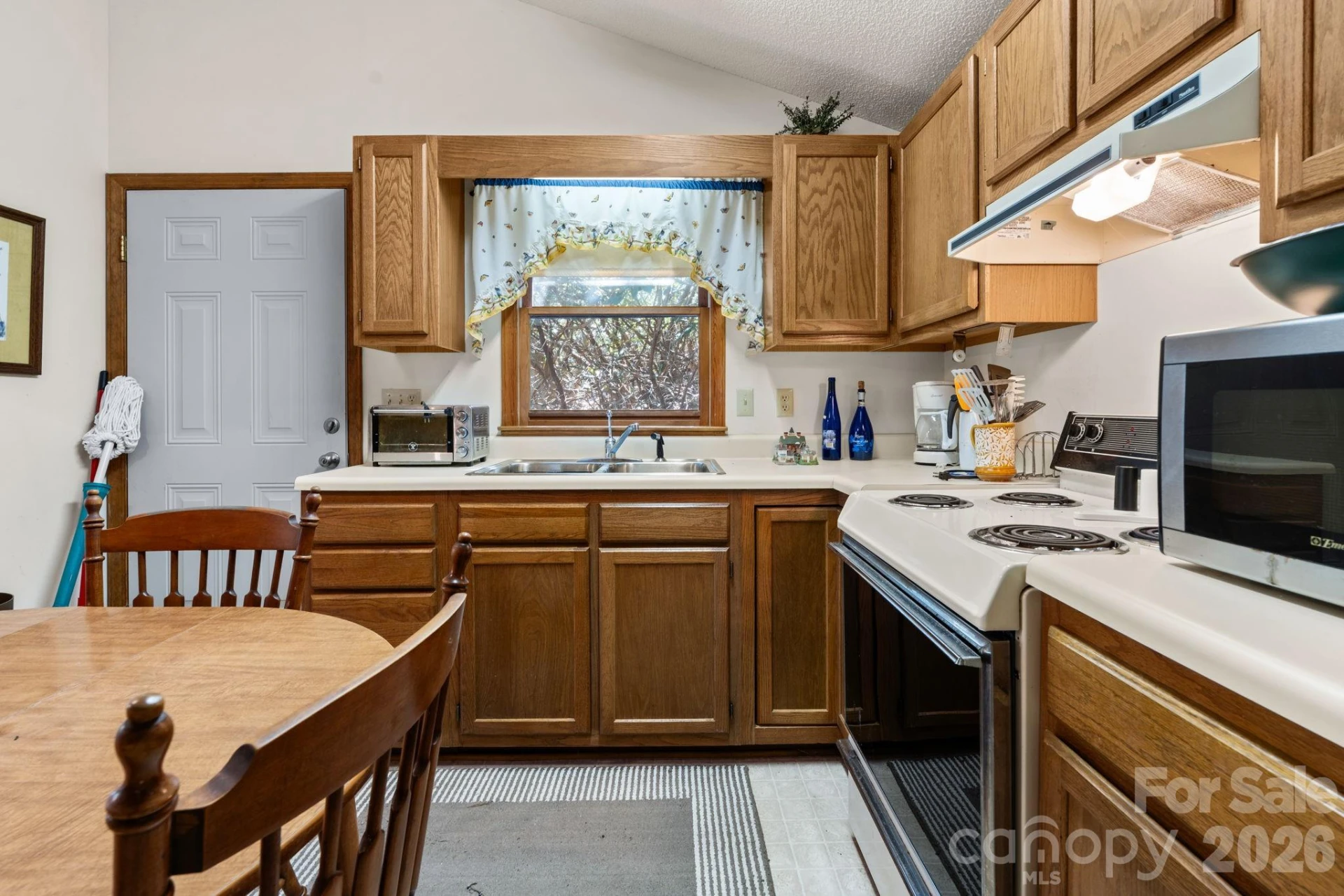 8977 Rose Hollow Avenue - Photo 8