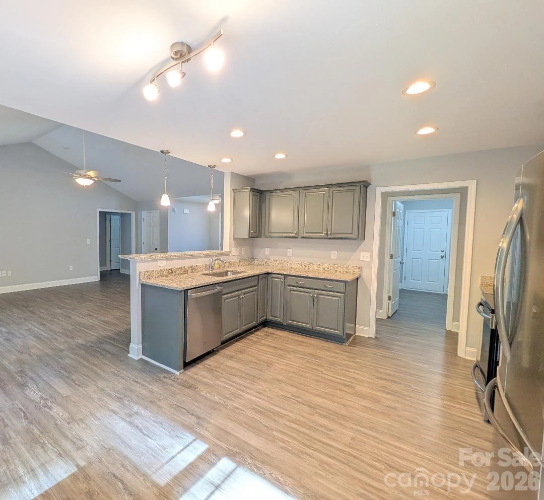 114 Brookstone Drive - Photo 3