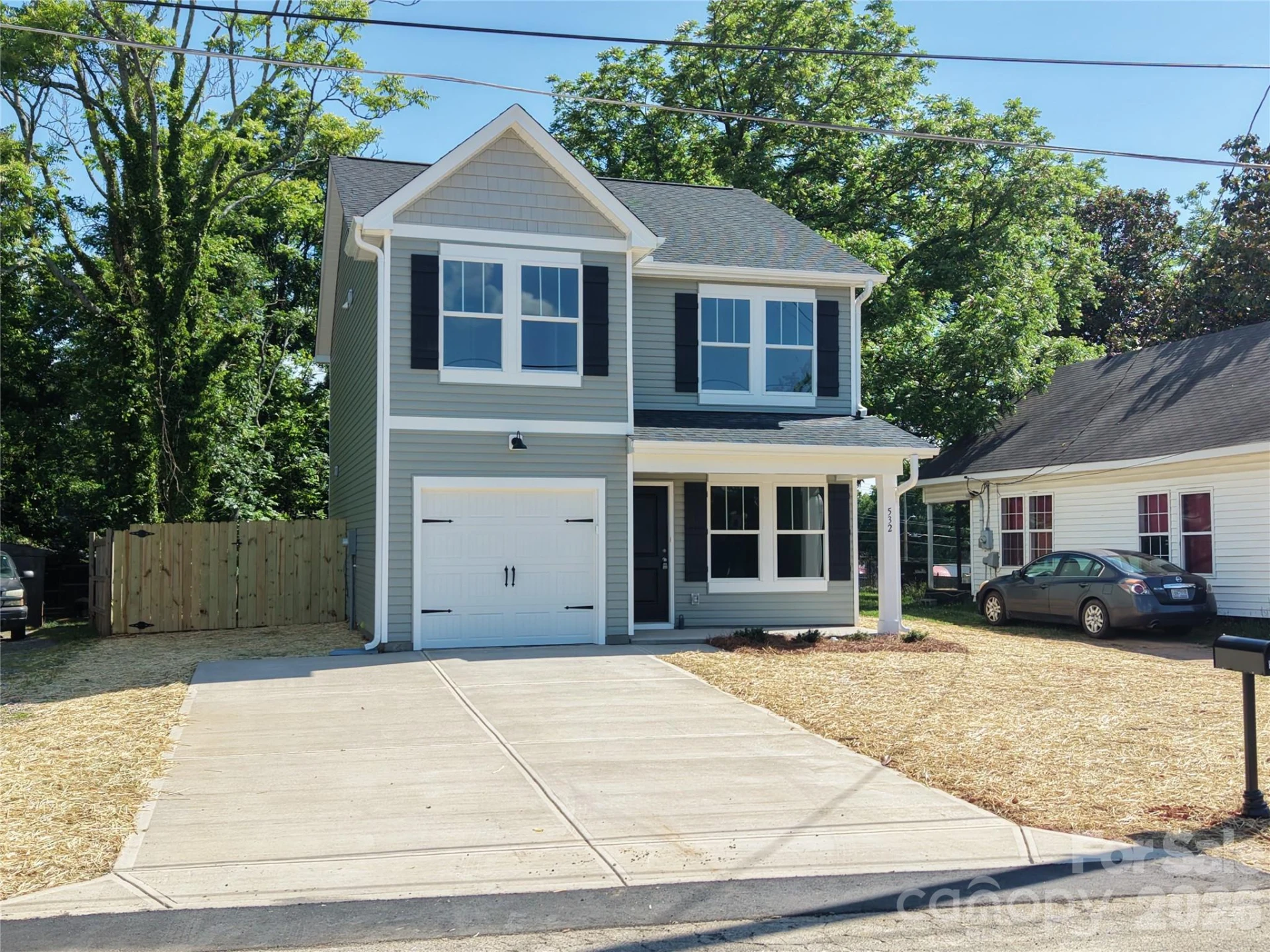 532 Bond Street - Photo 2