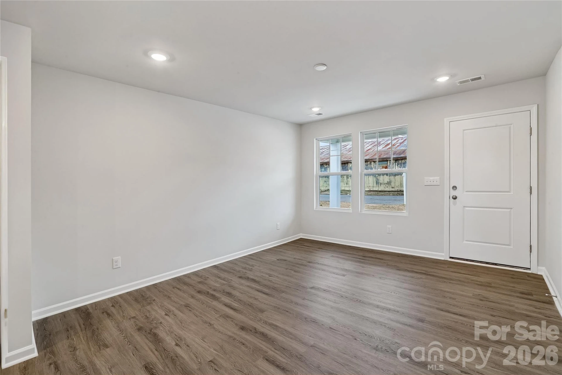 532 Bond Street - Photo 3