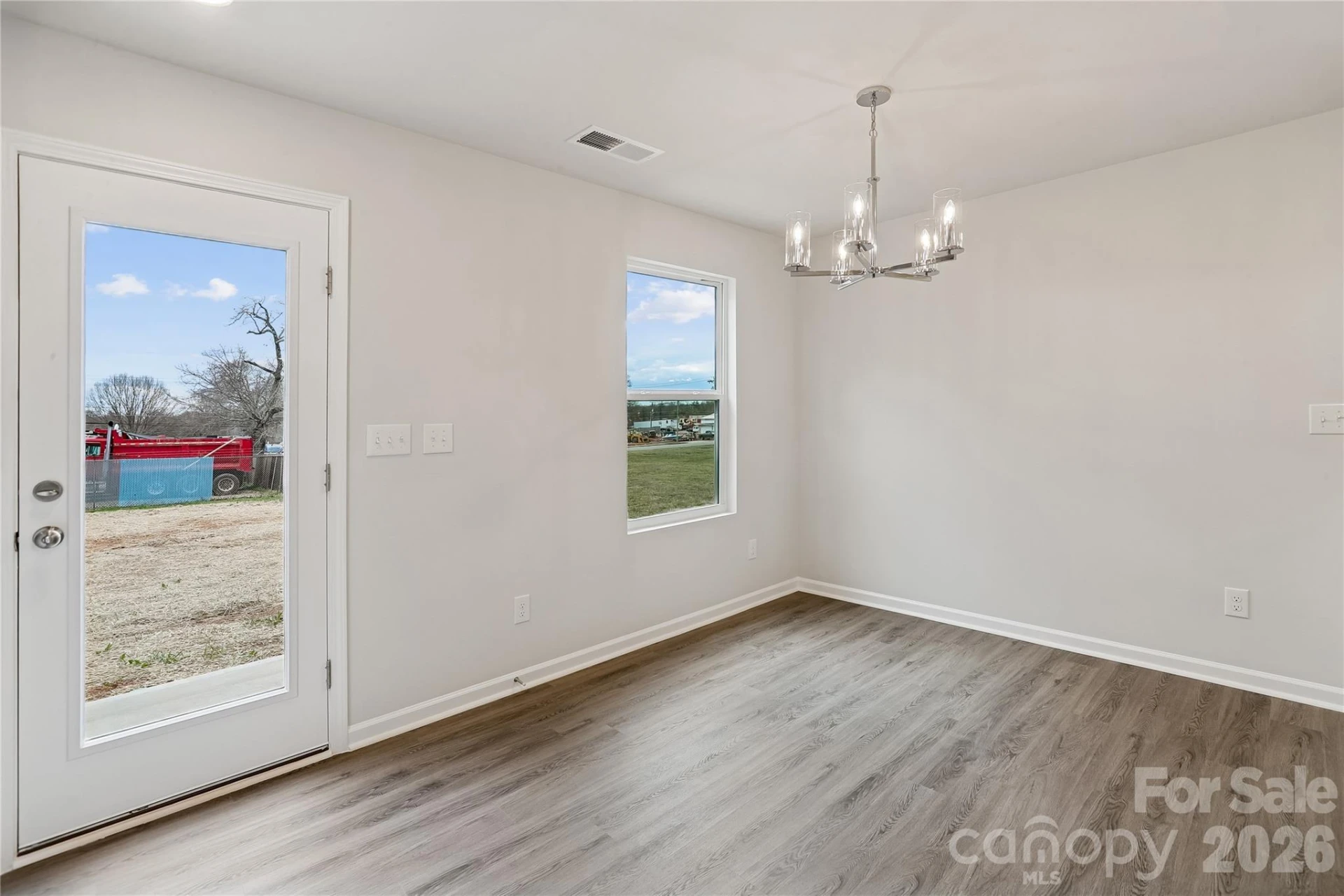 532 Bond Street - Photo 6