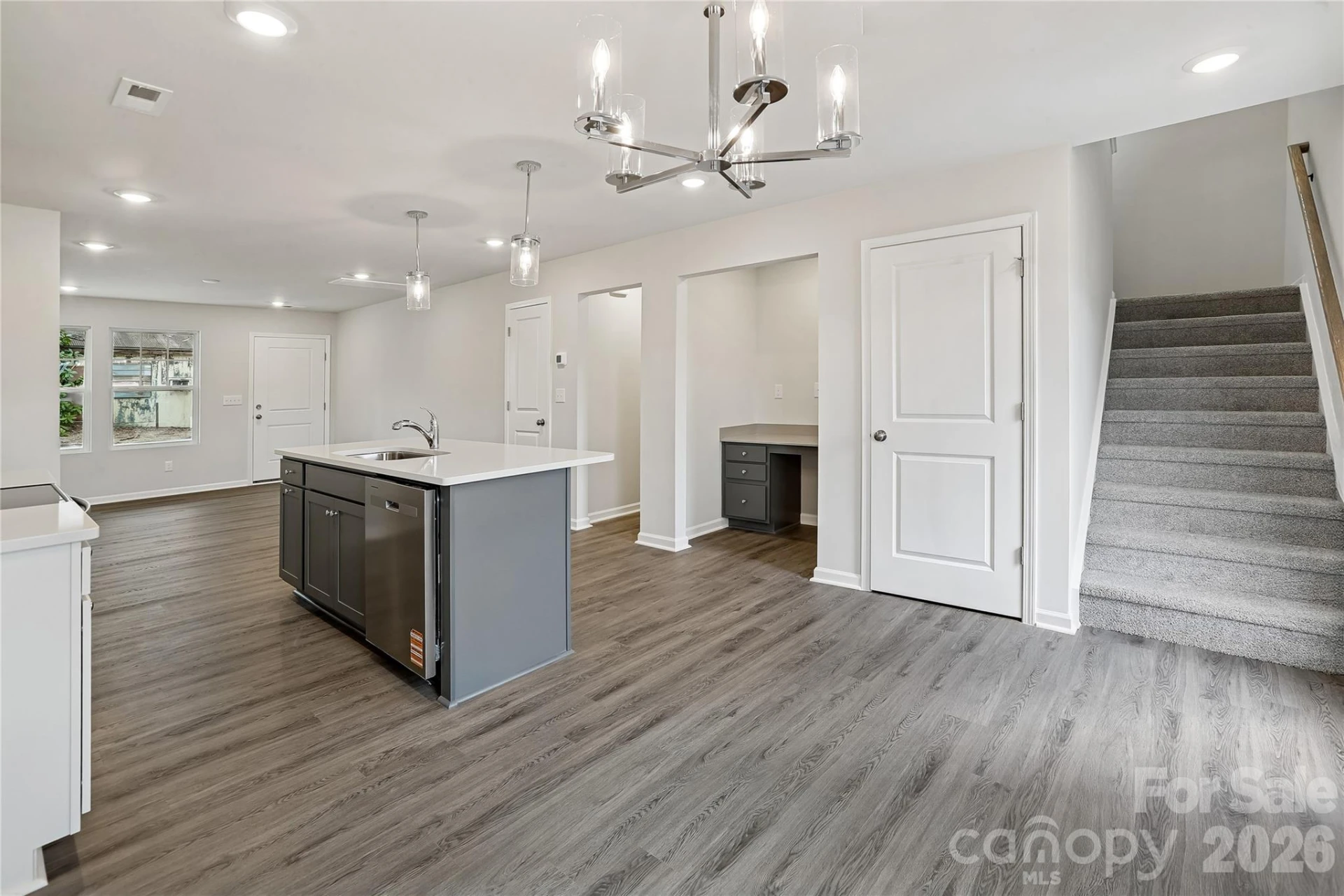 532 Bond Street - Photo 8