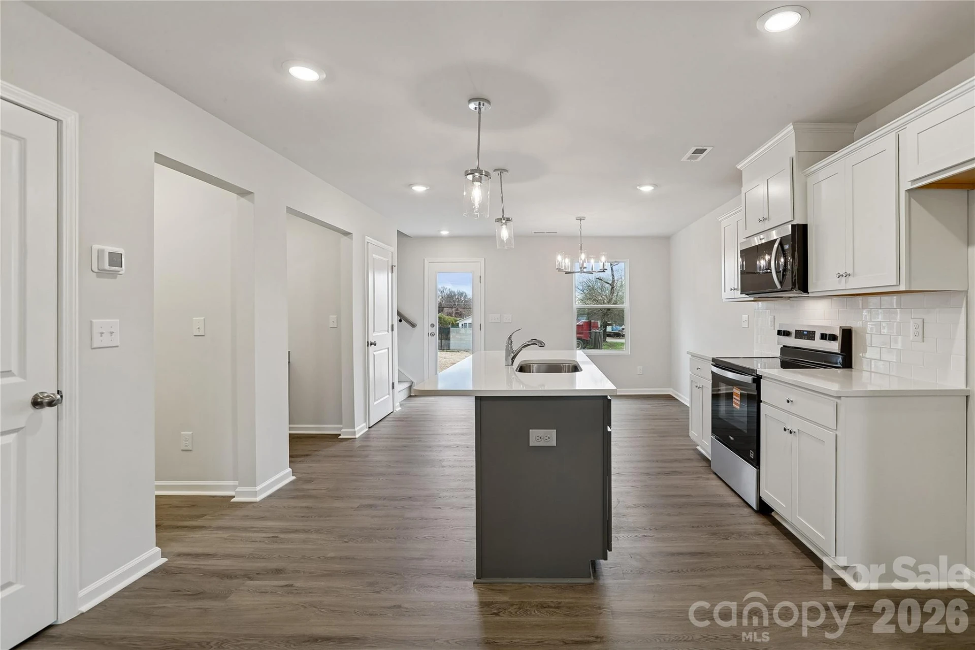 532 Bond Street - Photo 9