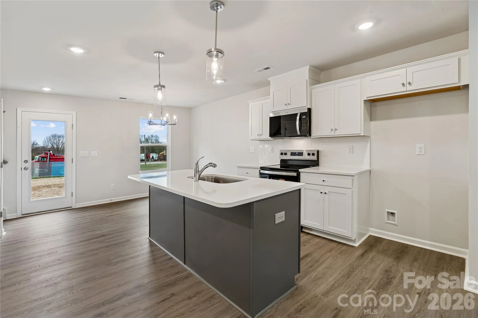532 Bond Street - Photo 10