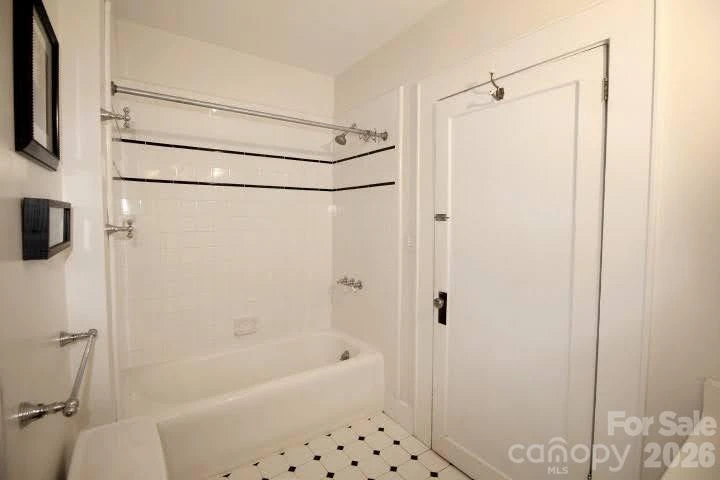 8 Colonial Place - Photo 9