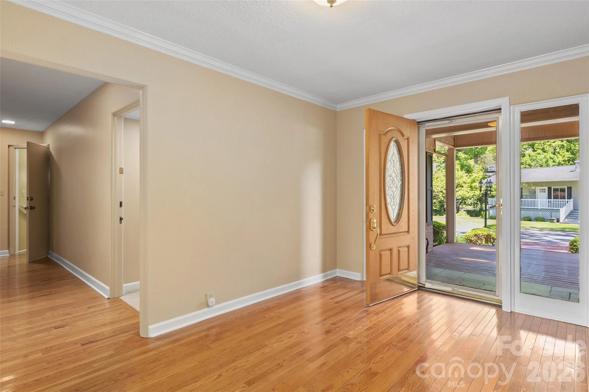 142 Country Club Drive - Photo 4