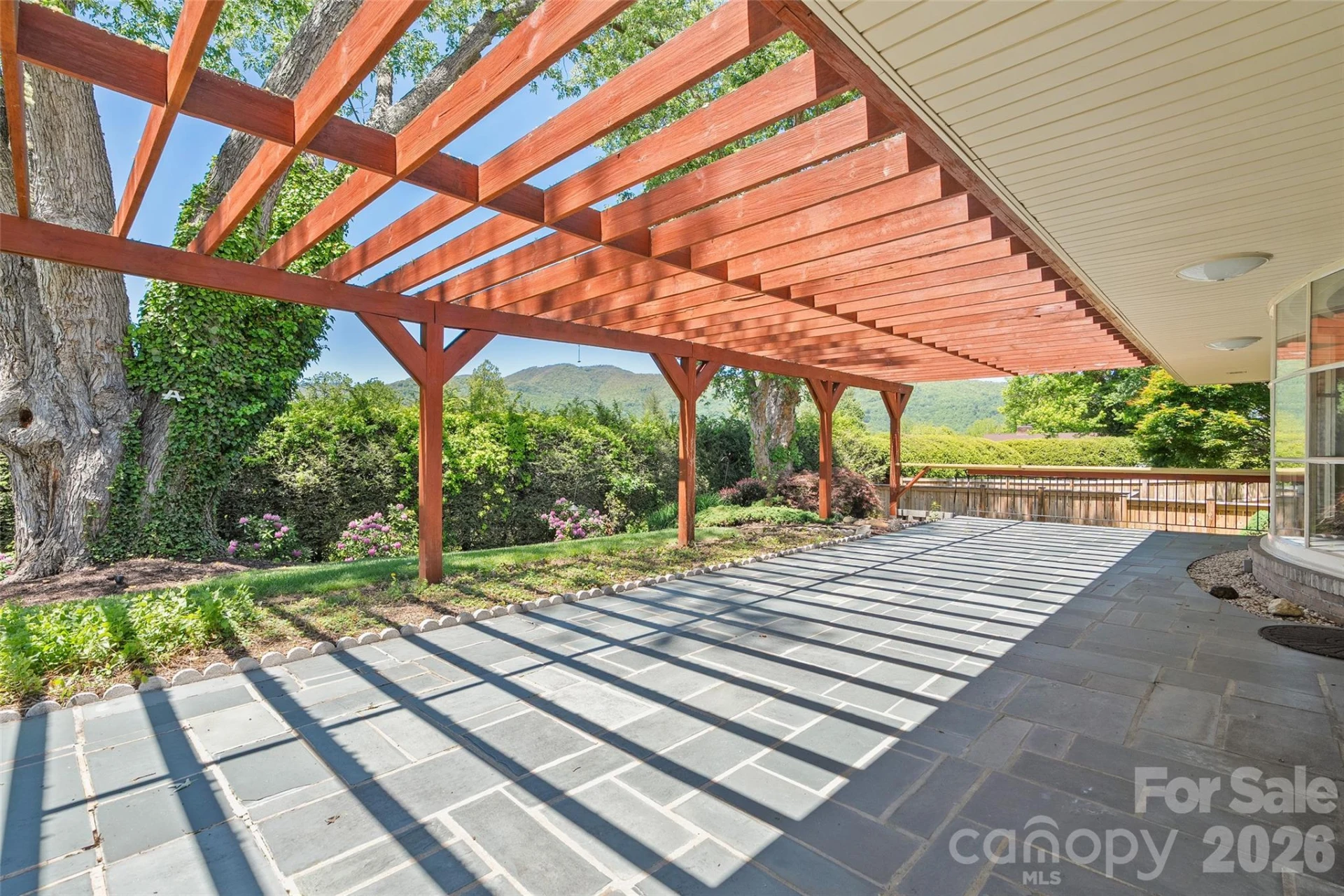 142 Country Club Drive - Photo 7