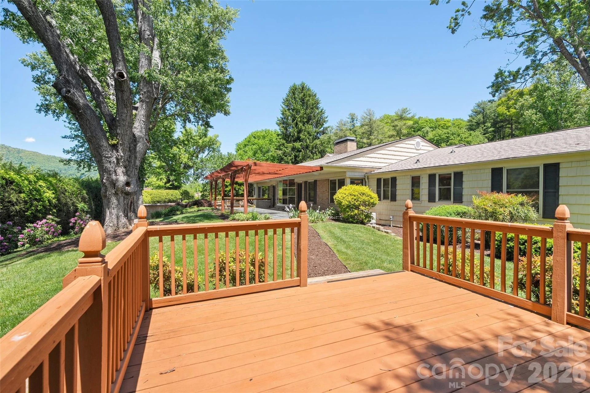 142 Country Club Drive - Photo 8