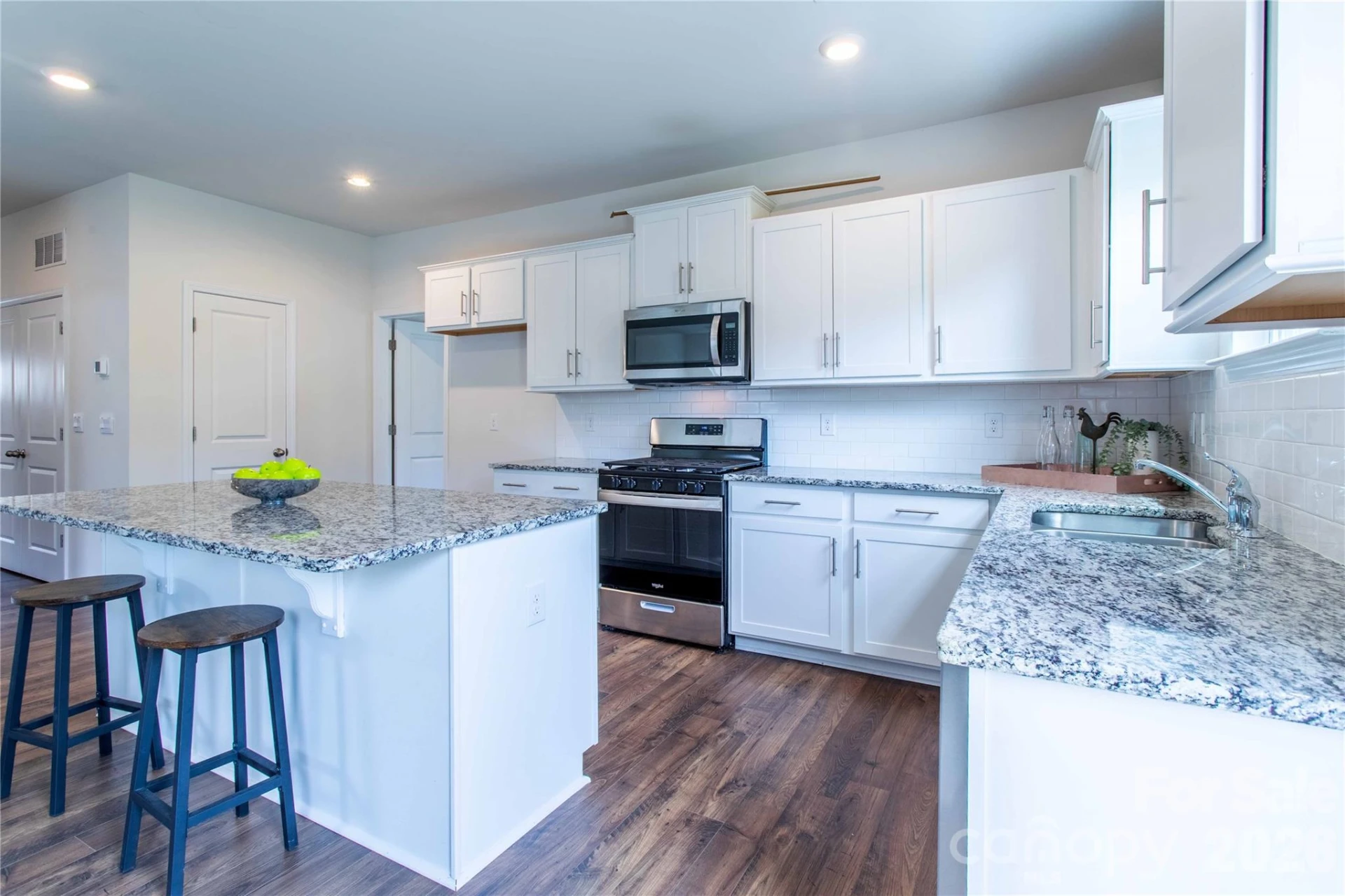 917 Newport Court - Photo 8