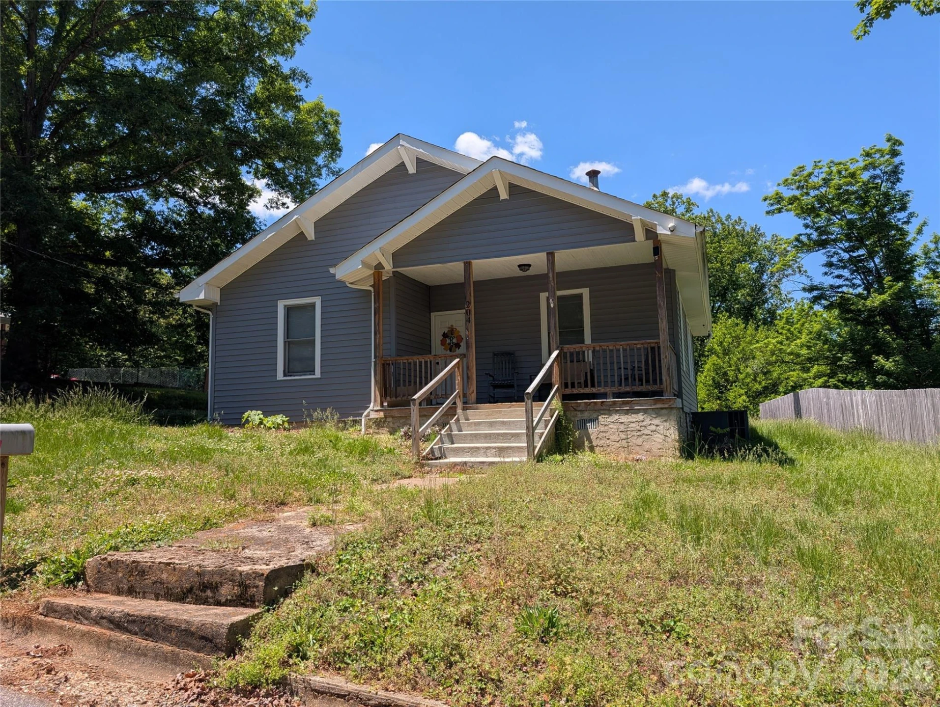 204 Shelby Street - Photo 2