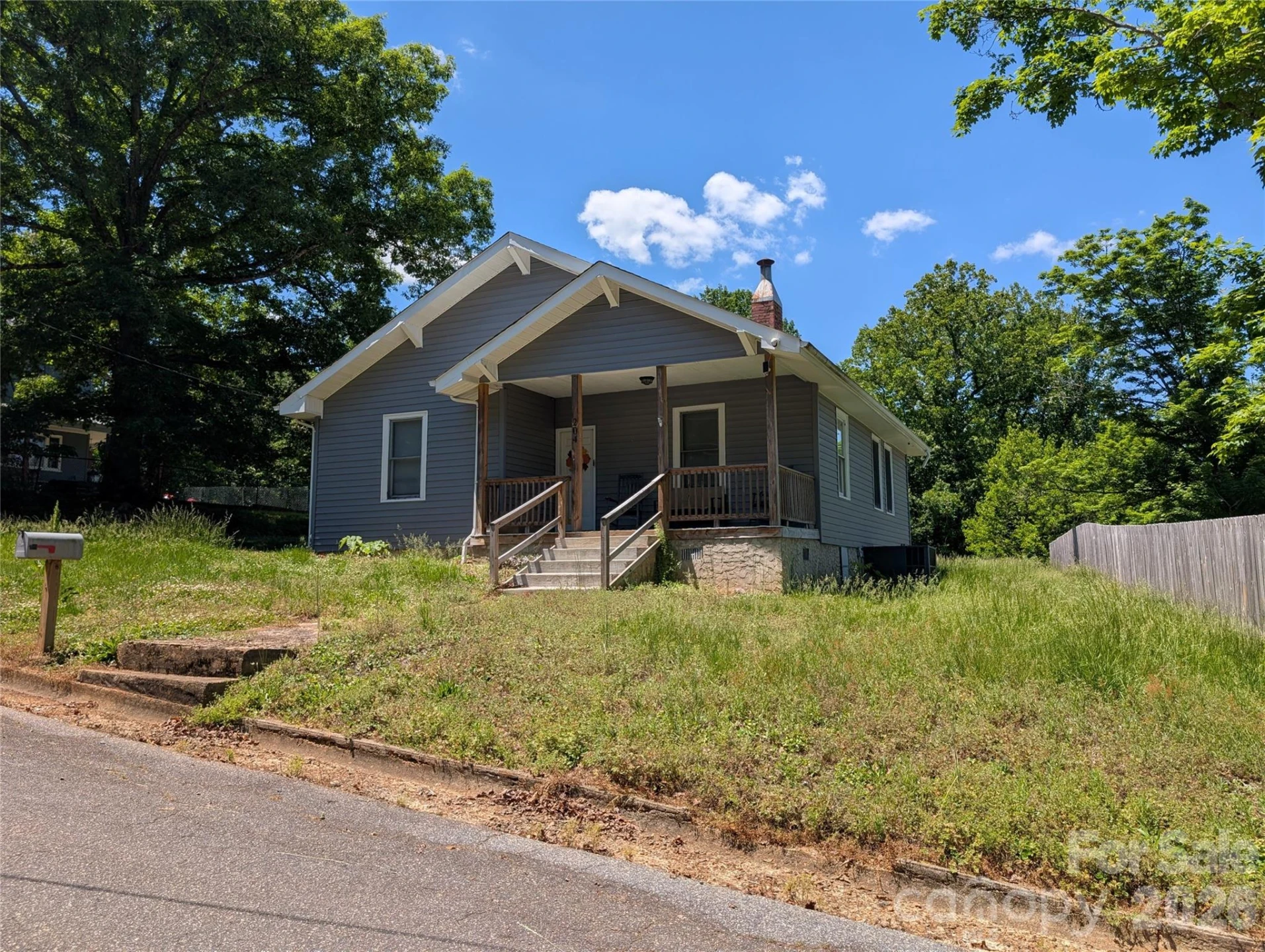 204 Shelby Street - Photo 3