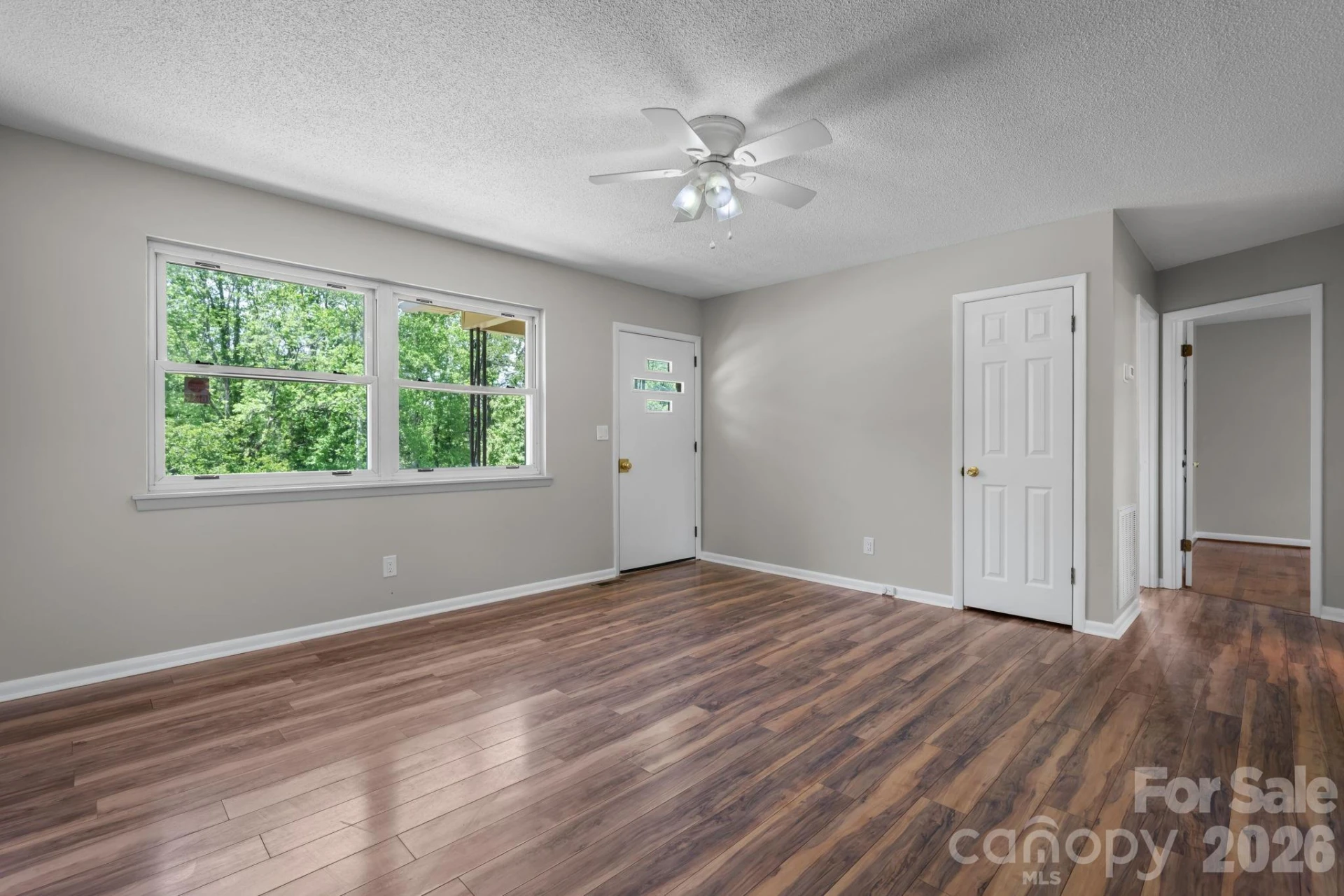 1852 Skyland Drive - Photo 4