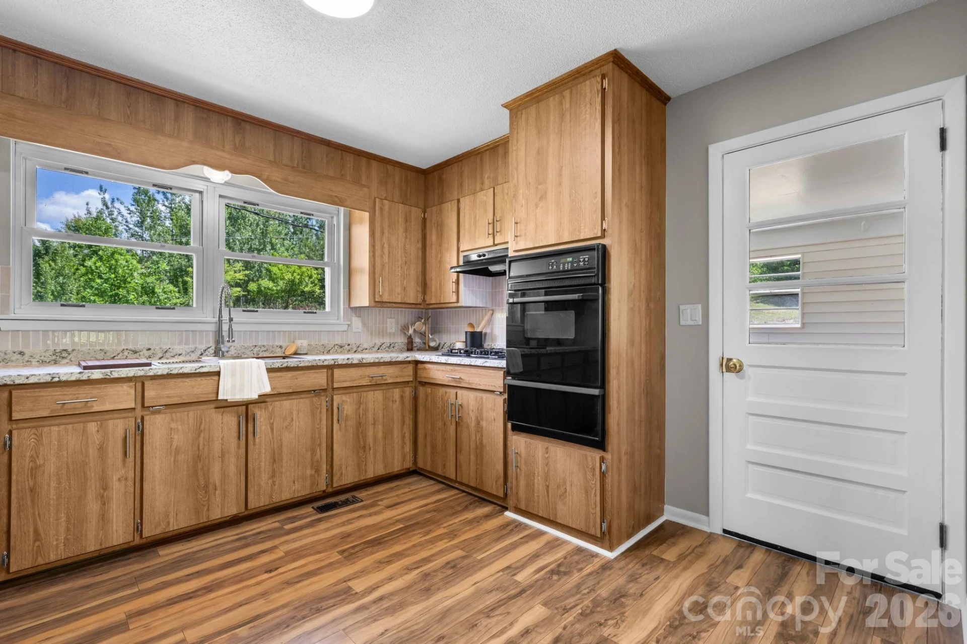 1852 Skyland Drive - Photo 8