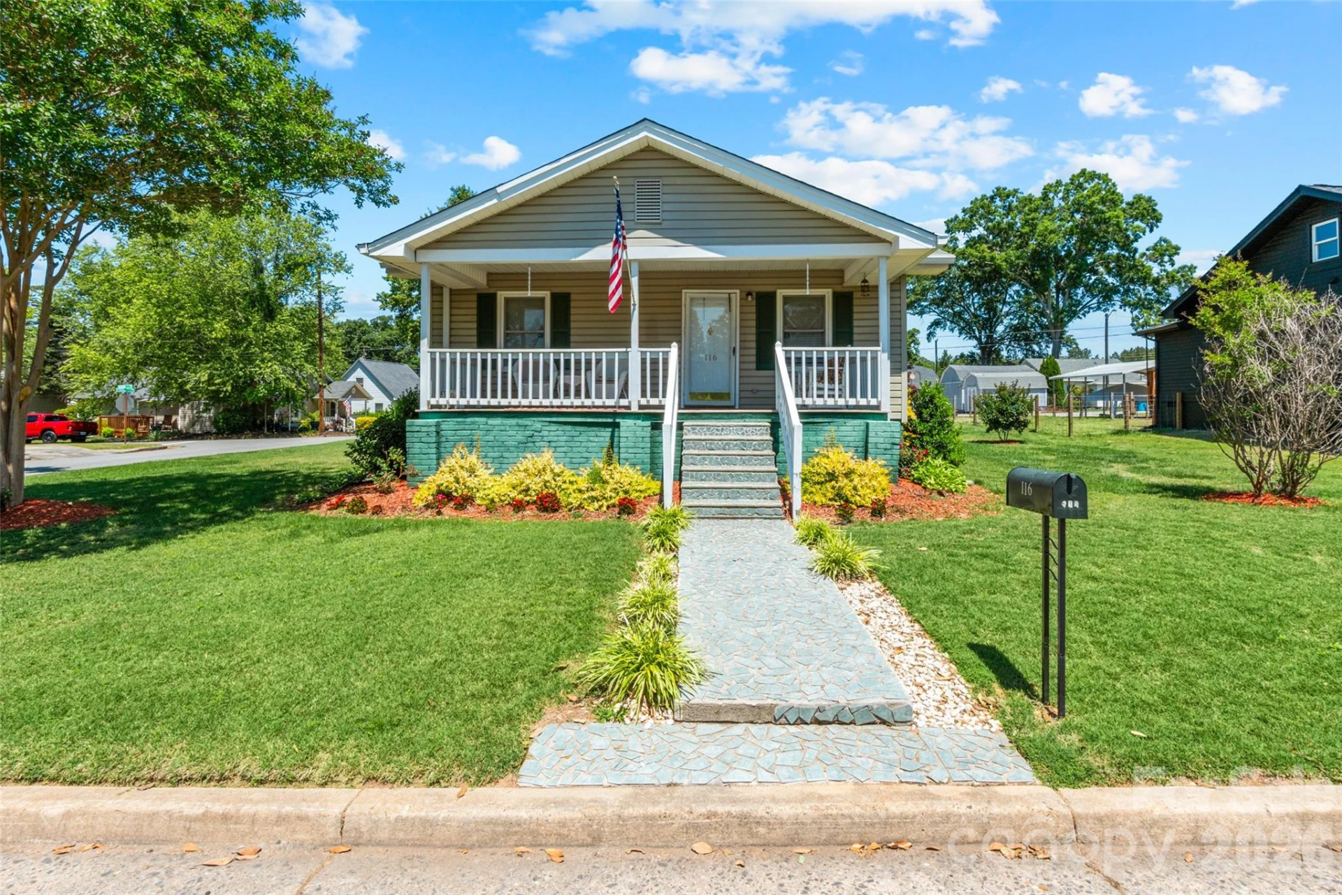 116 Live Oak Avenue - Photo 2