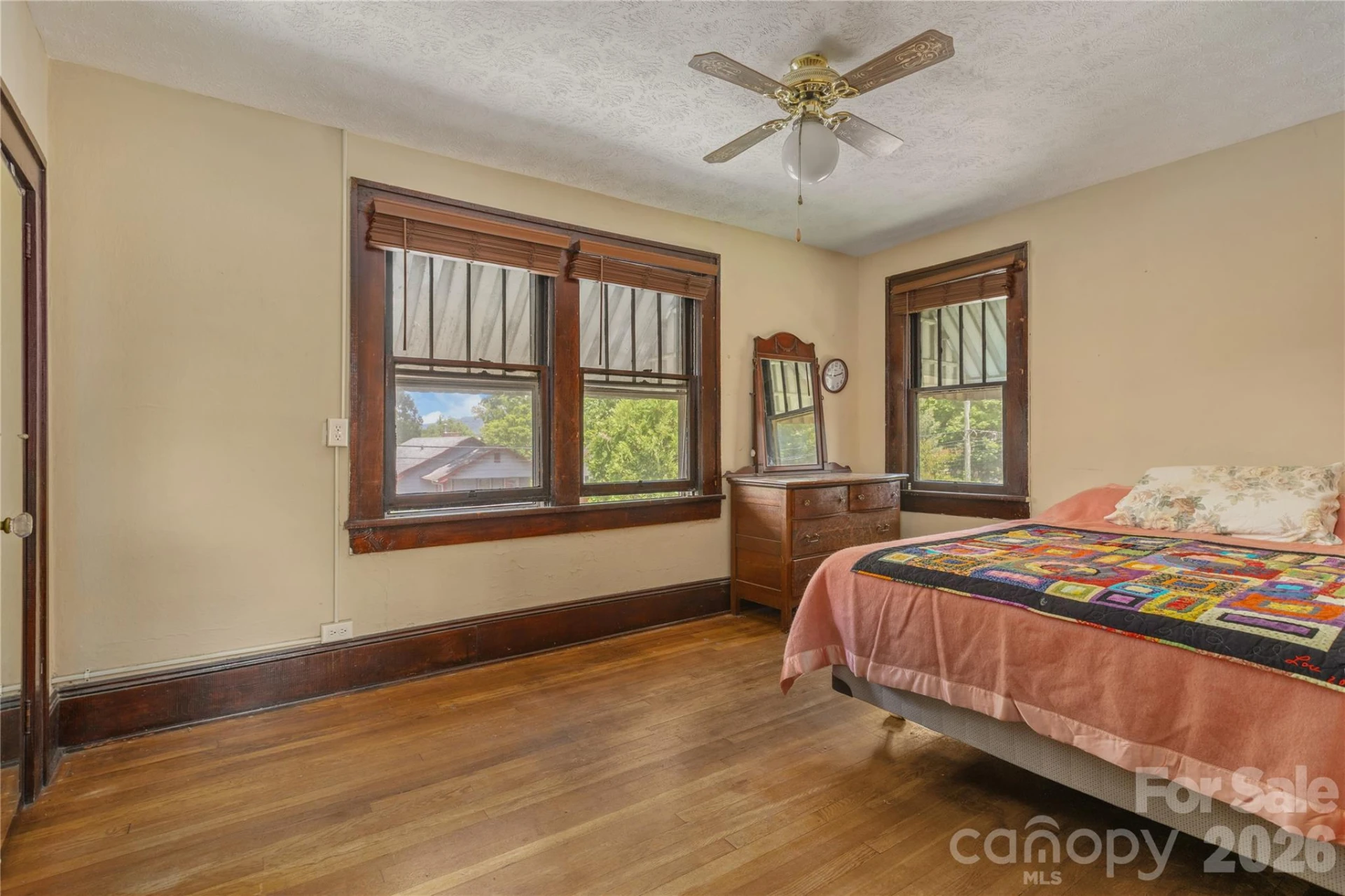 15 Walton Street - Photo 40